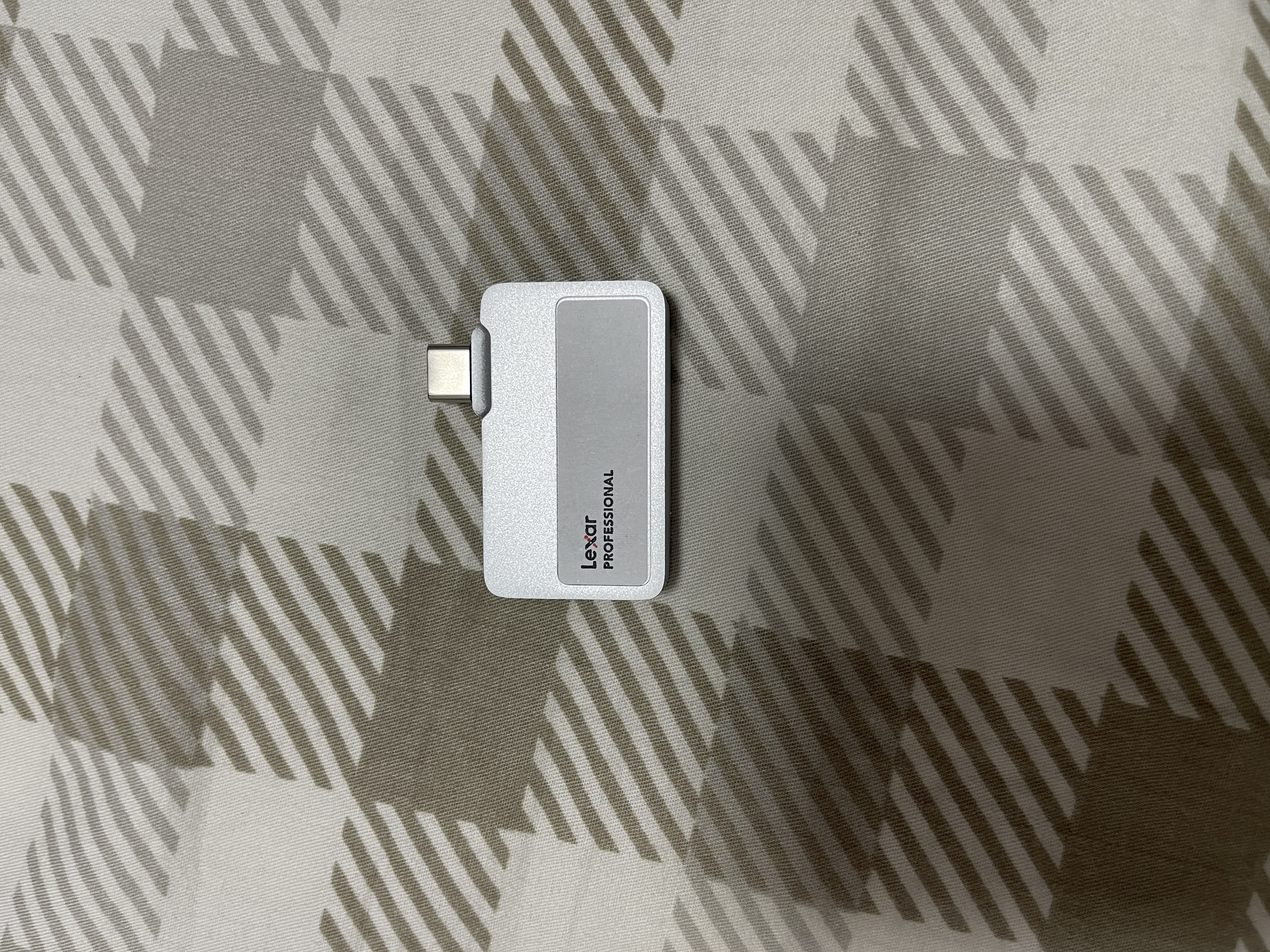 雷克沙（Lexar）移动固态硬盘苹果手机外接硬盘iphone高速便携PSSD SL400银色|无线直插 进阶摄影1050MB/s 1TB 实拍图