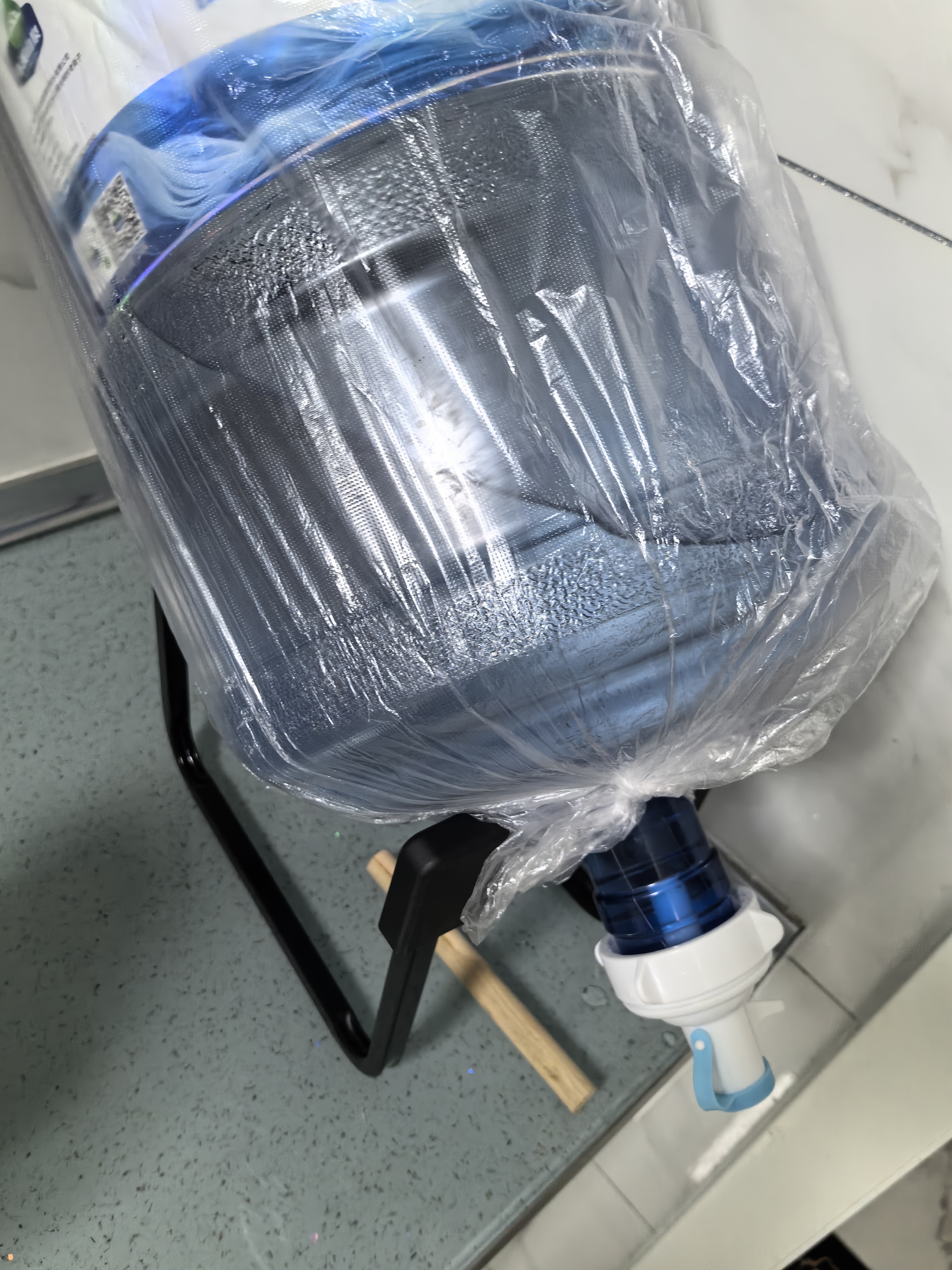 拜杰桶装水支架 大桶水矿泉水饮水机支架水桶带水嘴开关龙头 黑色款 实拍图
