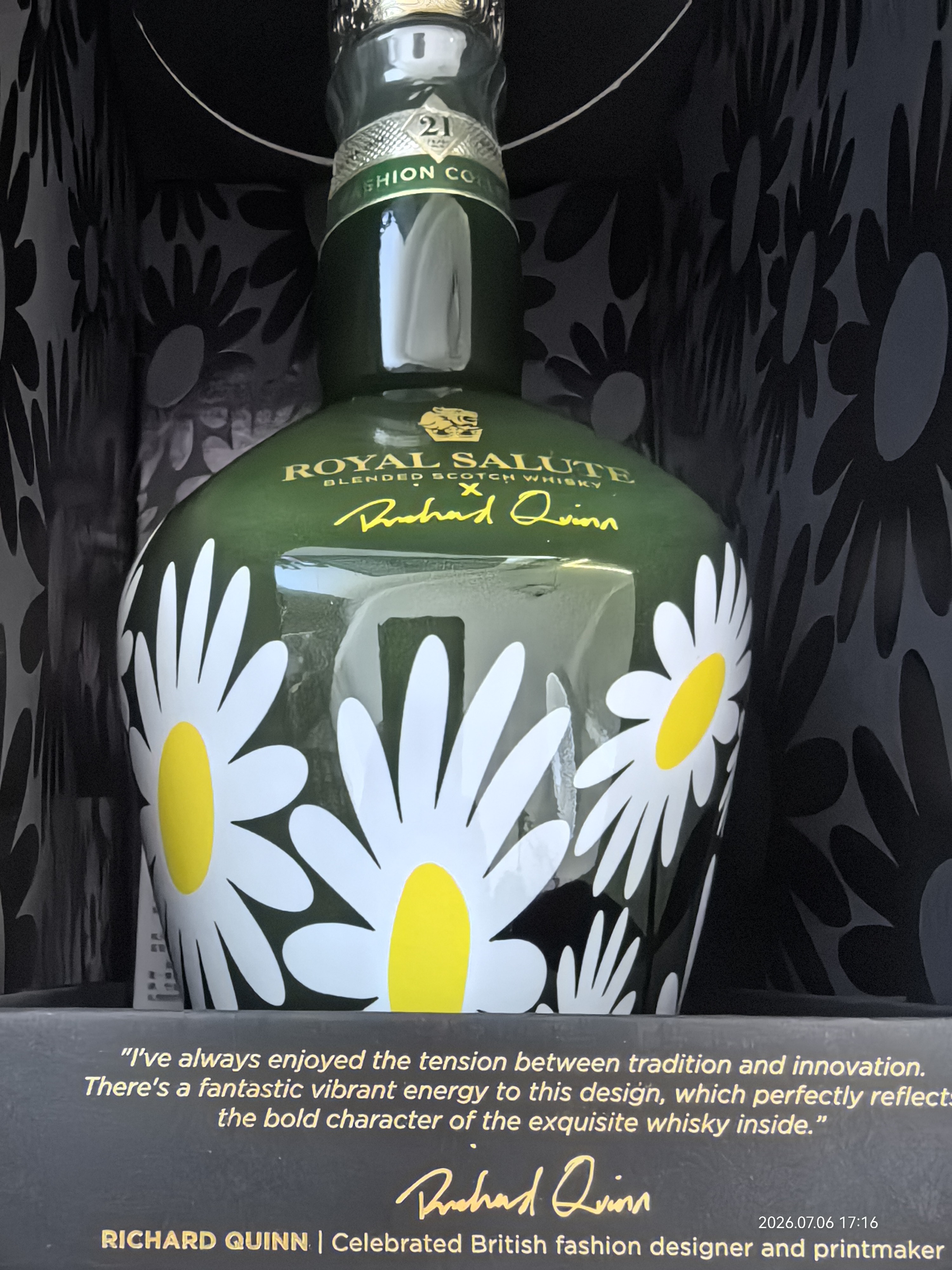 皇家礼炮（Royal Salute）21年 调和威士忌 时尚限定系列-法兰西菊 700ML 实拍图