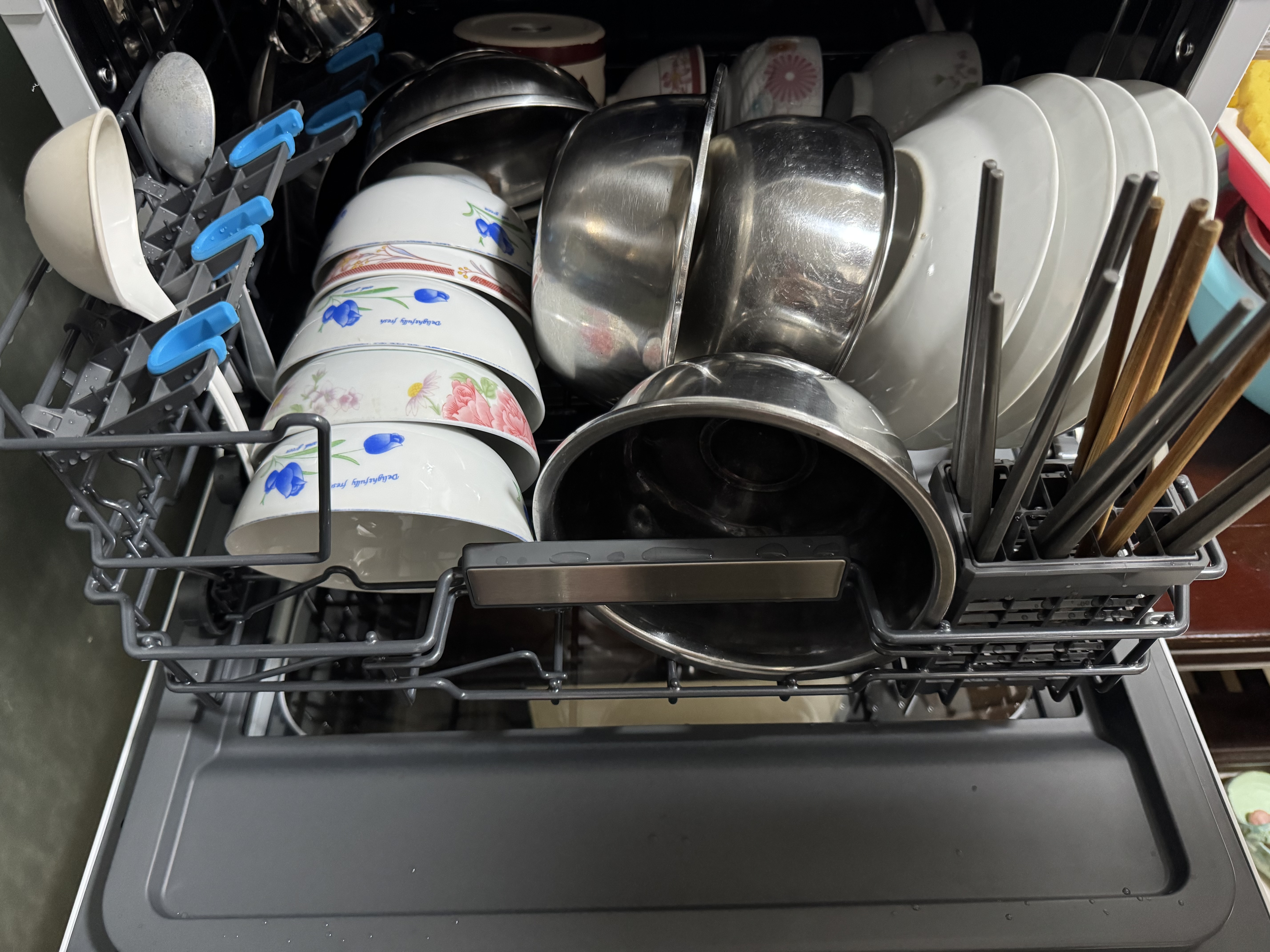 海尔（Haier）小海贝白小型家用洗碗机台式73升大容量高温+UV除菌洗消一体智能开门速干ETW8586BBU1 实拍图