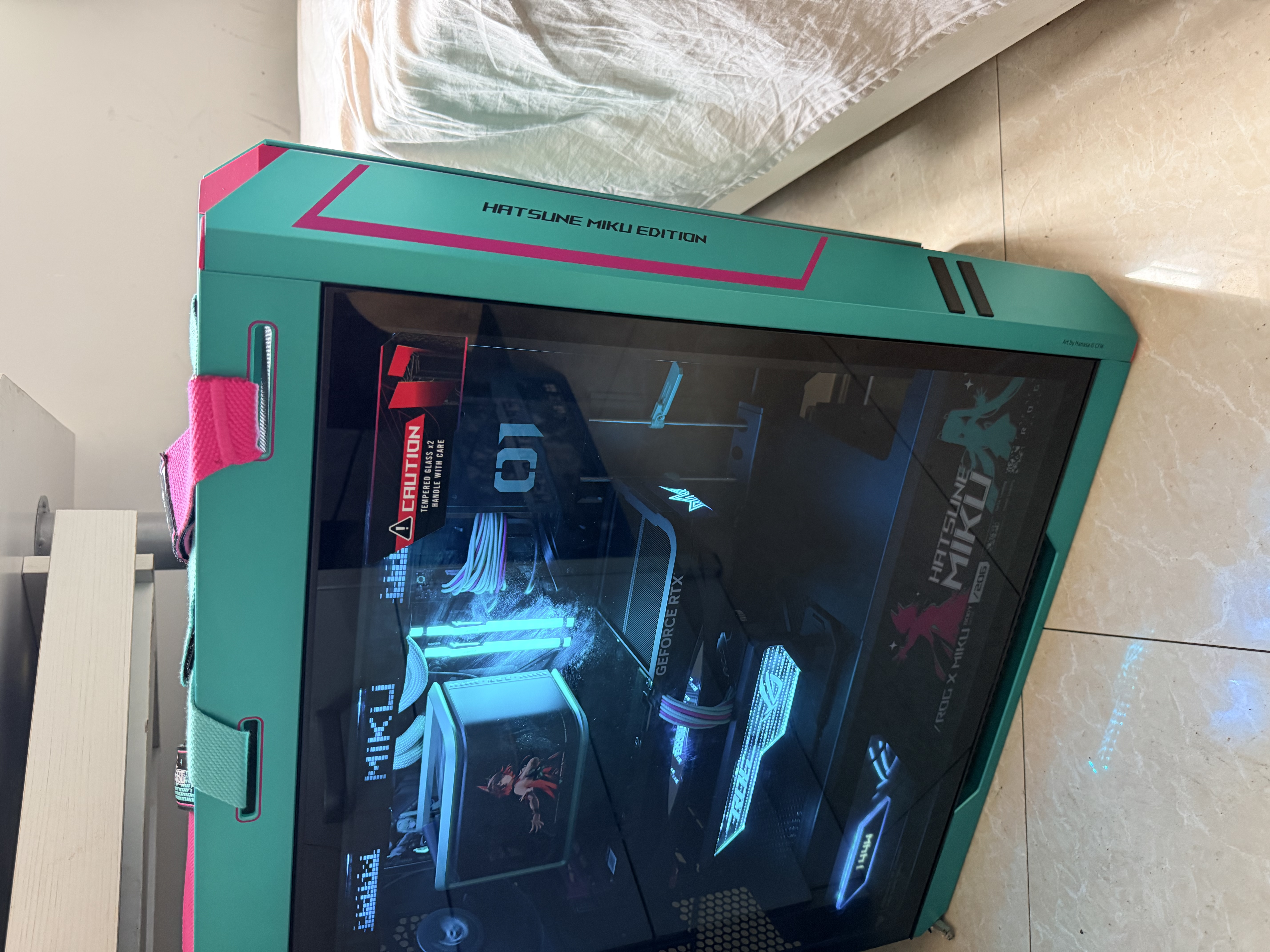 华硕ROG 太阳神 RO姬x初音未来版机箱 GX601S/铝合金外骨架/预装4*140mm高性能风扇/50KG承重撞色提手 实拍图