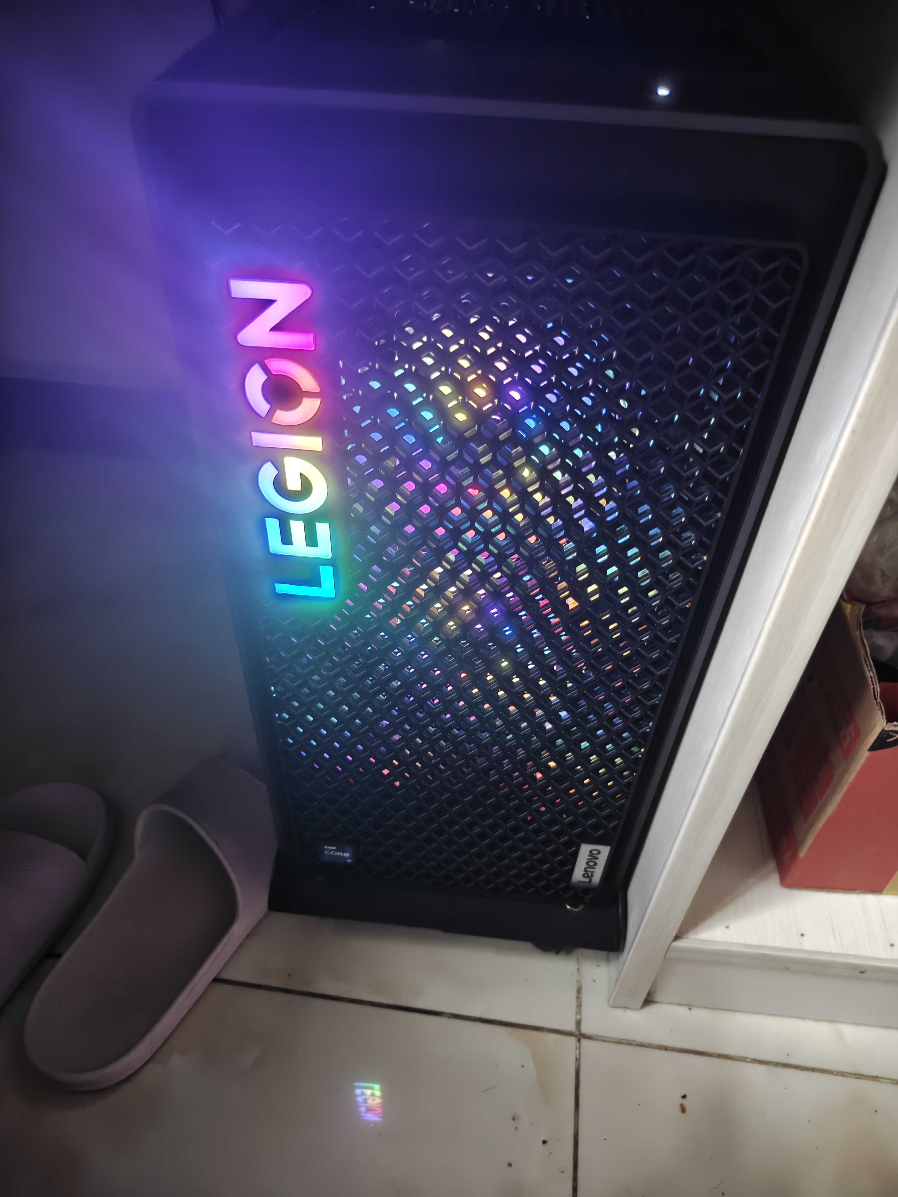 联想（Lenovo）联想拯救者刃7000K游戏主机(i9-14900HX RTX5060TI 8GB显卡 32G ) 27英寸240Hz显示器 实拍图