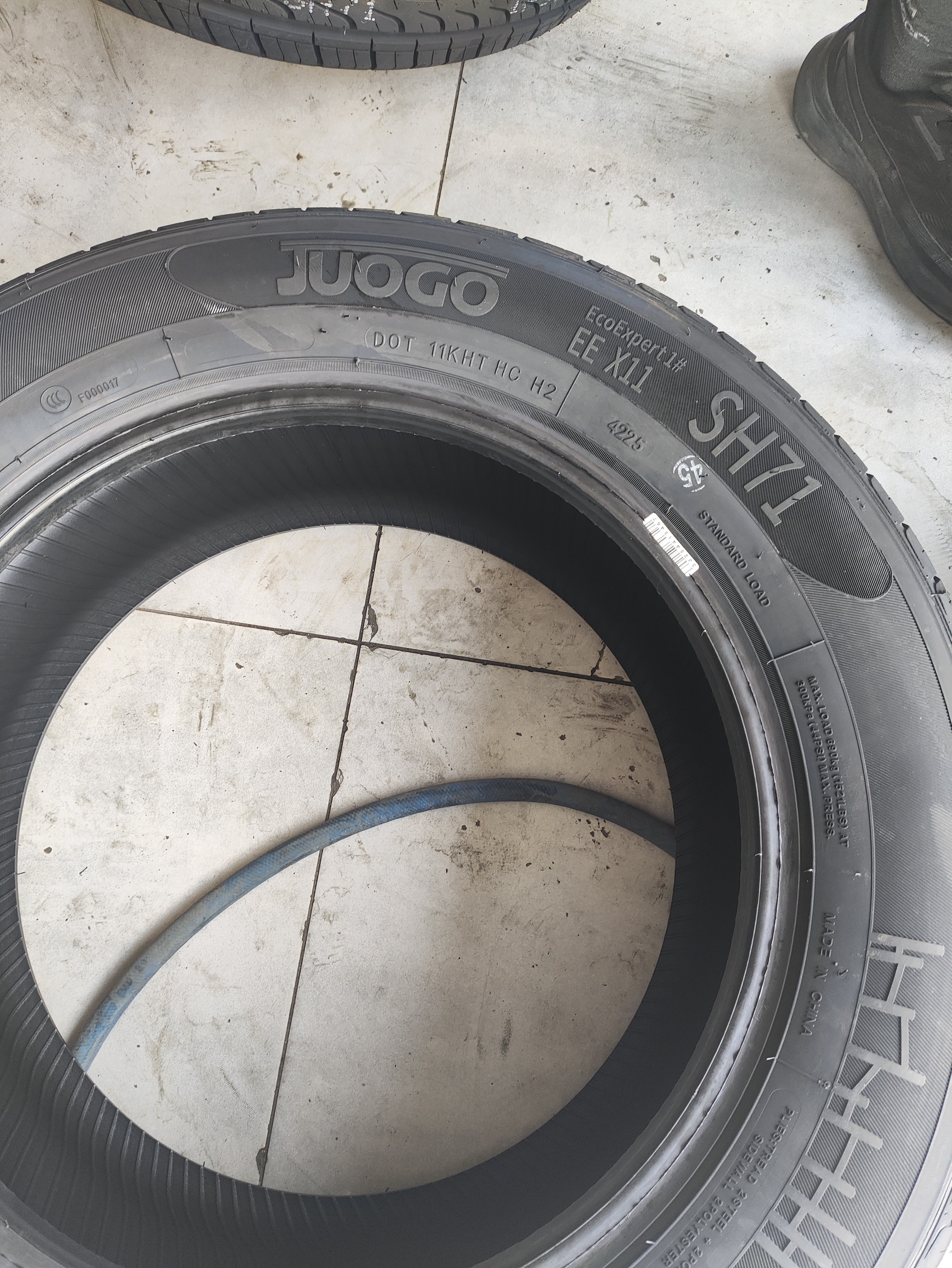 双星JUOGO轮胎 215/60R16 95H  适配天籁/缤智/雅阁/XR-V/帕萨特 实拍图