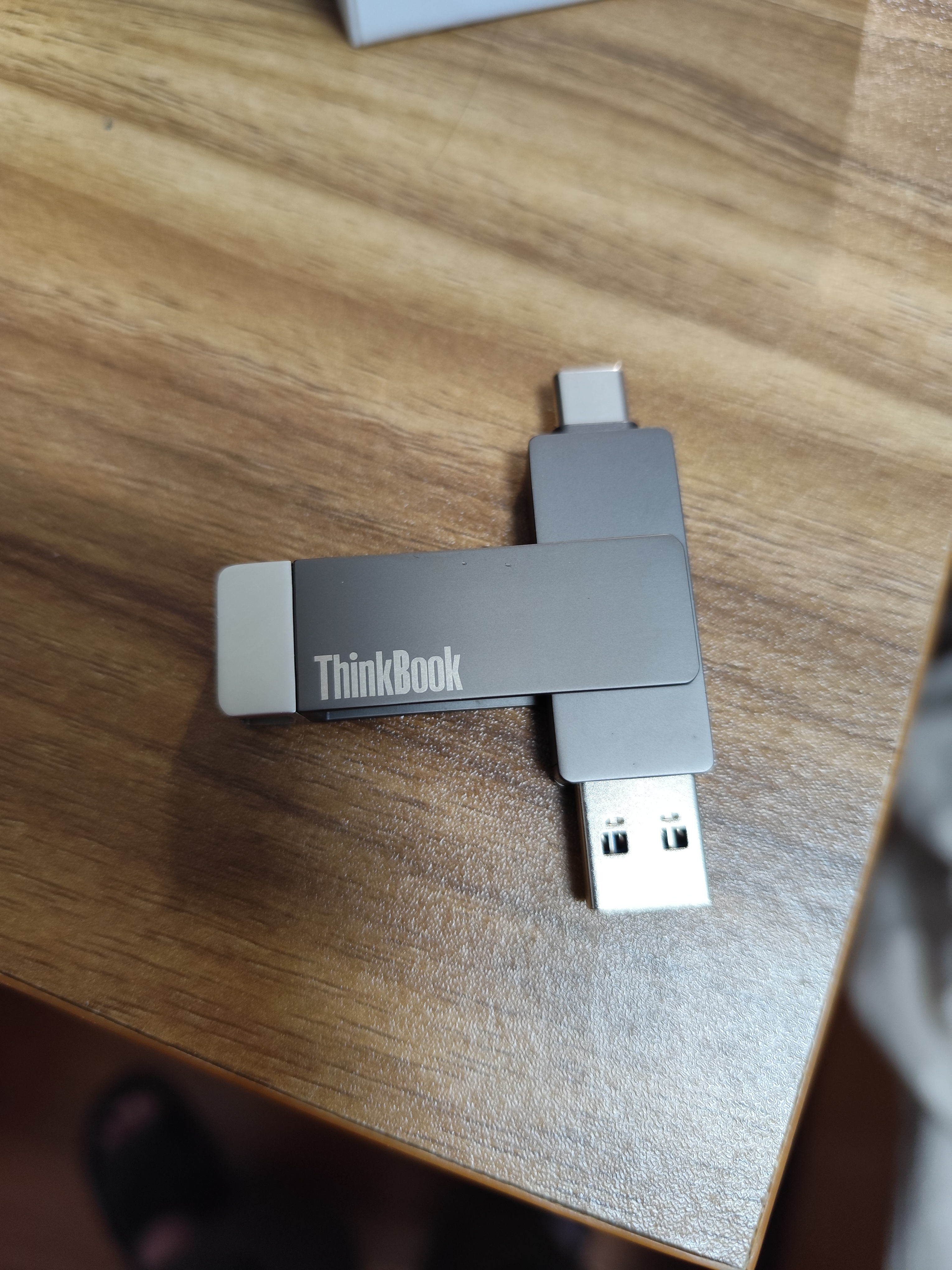 ThinkPad联想Thinkbook 256GB Type-C USB3.1 U盘 读速150MB/s 手机电脑 双接口 u盘办公商务优盘BU100 实拍图