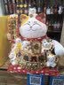 吉猫堂招财猫摆件开业大号自动摇手店铺前台家居客厅装饰发财猫送礼礼品 32CM高【我为财运举大旗】当次日达 【礼盒+坐垫+围脖】电池插电两用 实拍图