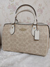 蔻驰（COACH）【品牌直供】女士ROWAN中号手提单肩斜挎波士顿包沙黄粉笔白CV961 实拍图