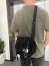 回力（Warrior）斜挎包男士挎包男女潮牌大容量单肩包学生情侣休闲运动小背包邮差 黑色【带太空人挂件】 实拍图