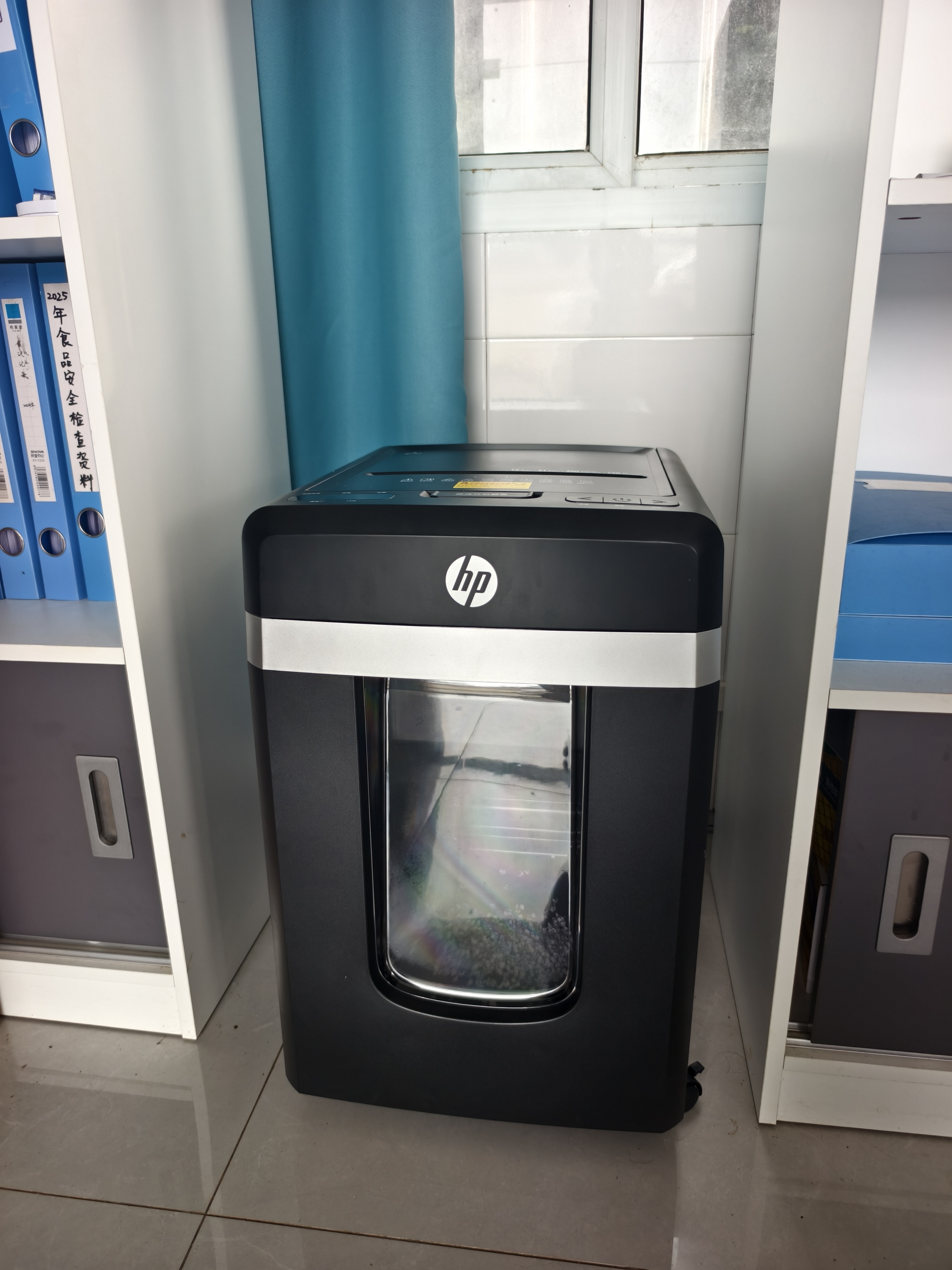 惠普全自动纸仓式双入纸口碎纸机单次可碎300张31L大容量连续碎120min可碎CD/回形针/卡片B30300CC 实拍图