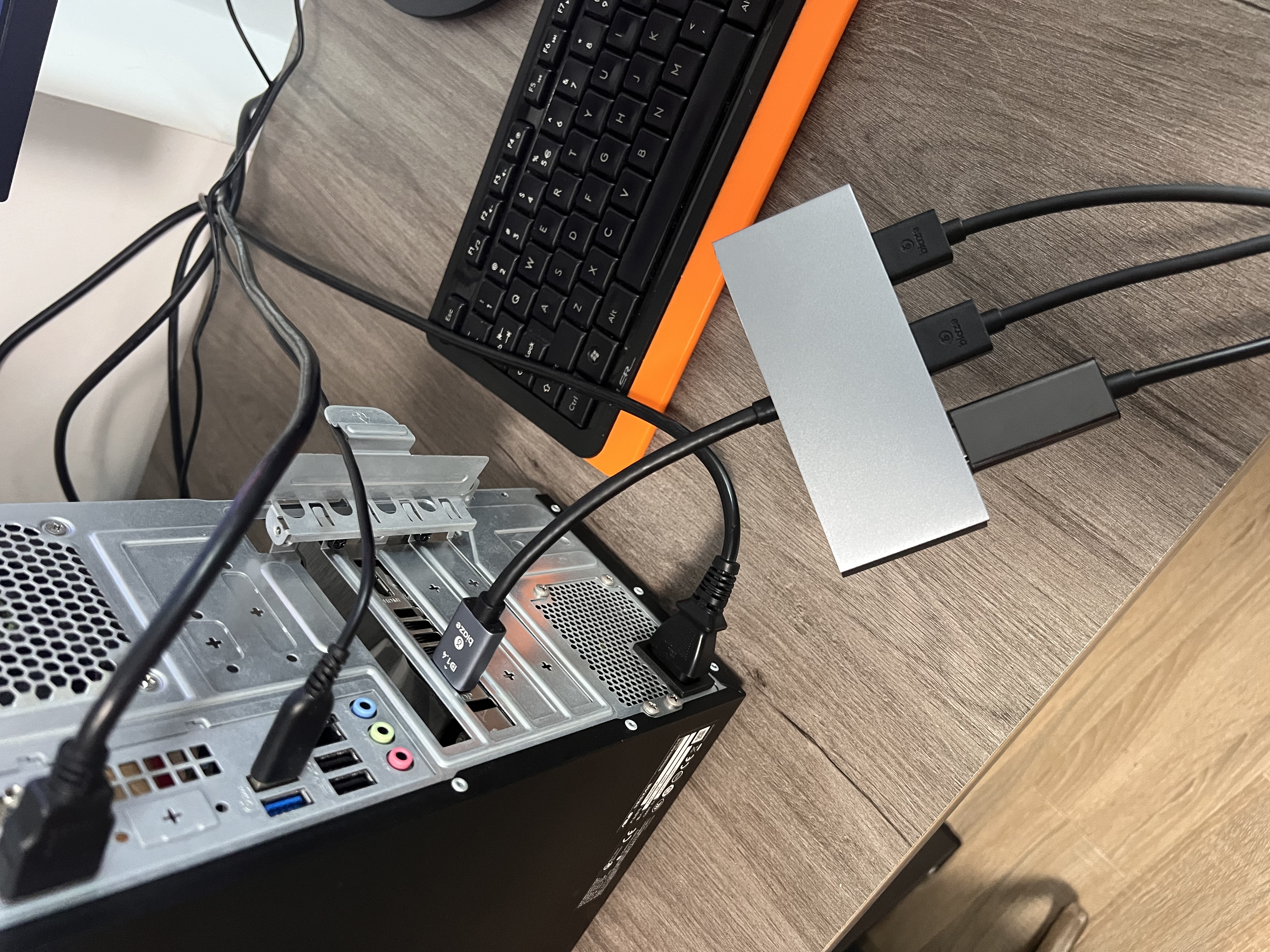 毕亚兹 DP转HDMI一分三转换器扩展坞 4k60hz 支持多屏扩展复制功能 台式机显卡笔记本电视显示器 实拍图