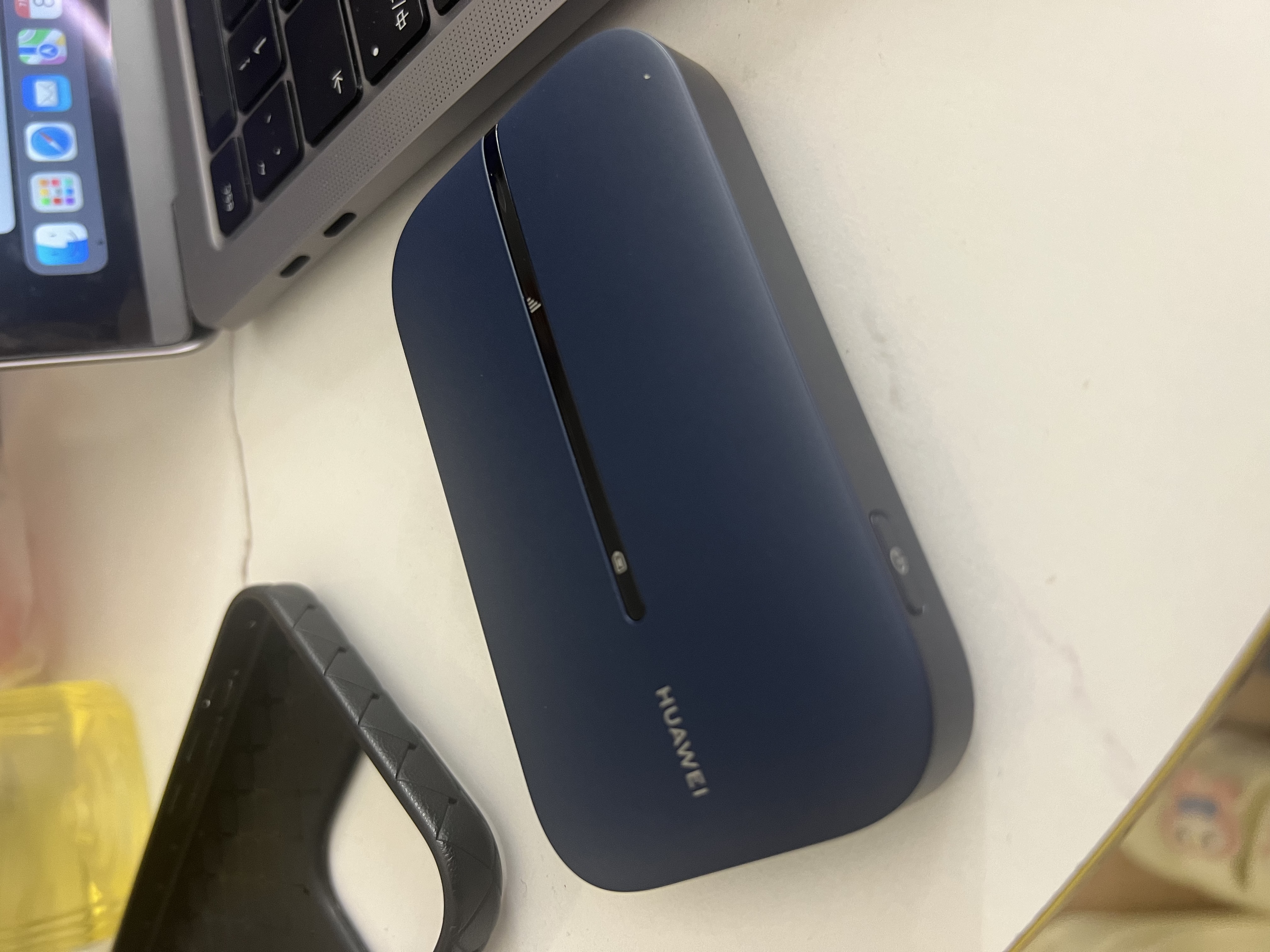 华为（HUAWEI）随行WiFi 3 Pro 4G+双网通 随身wifi 300M高速上网/3000mAh大电池/机卡一体版 E5783-836 实拍图