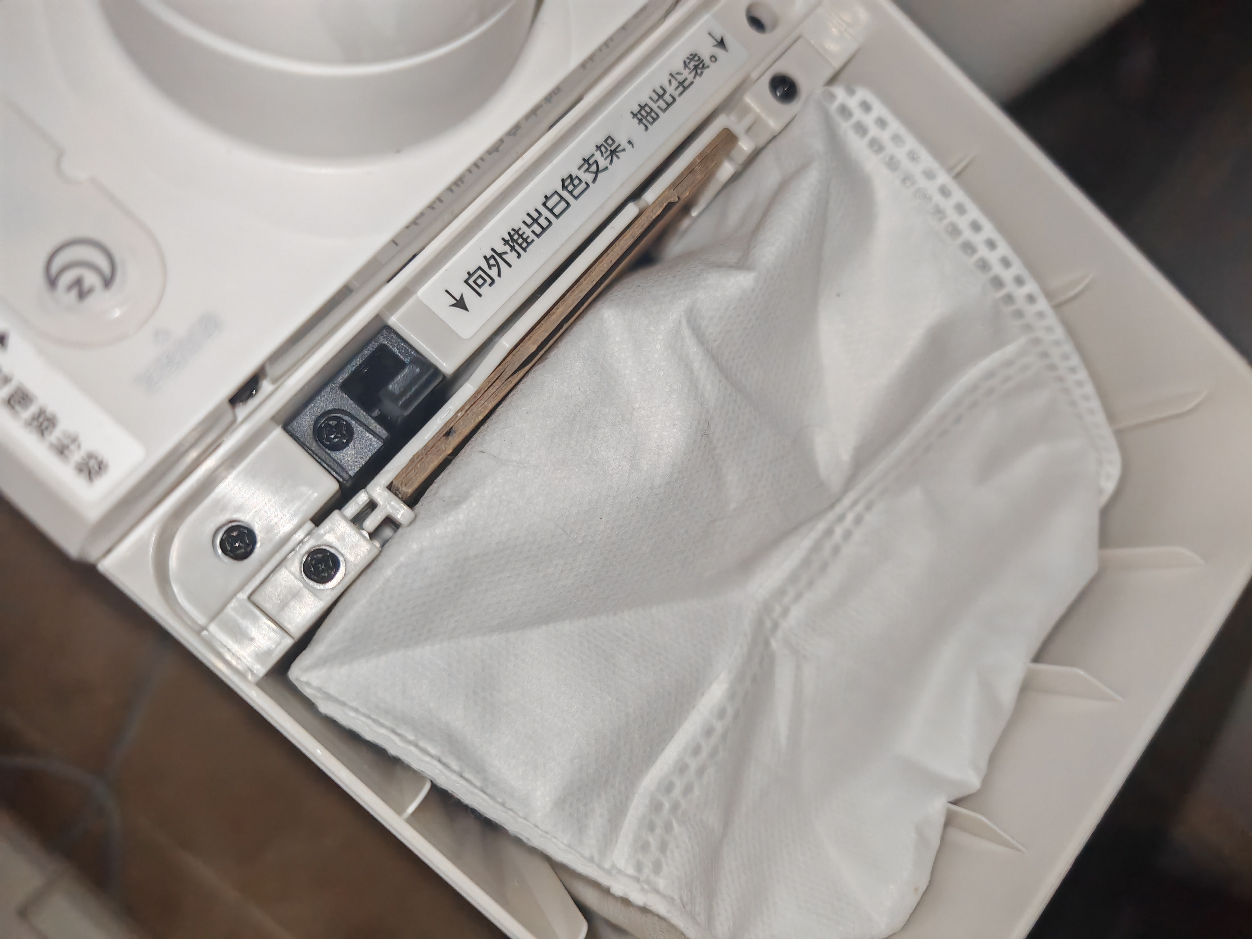 美的（Midea）自集尘吸尘器F10station自动集尘空间站防缠广角绿光显尘大吸力无线手持家用扫地F10S 实拍图