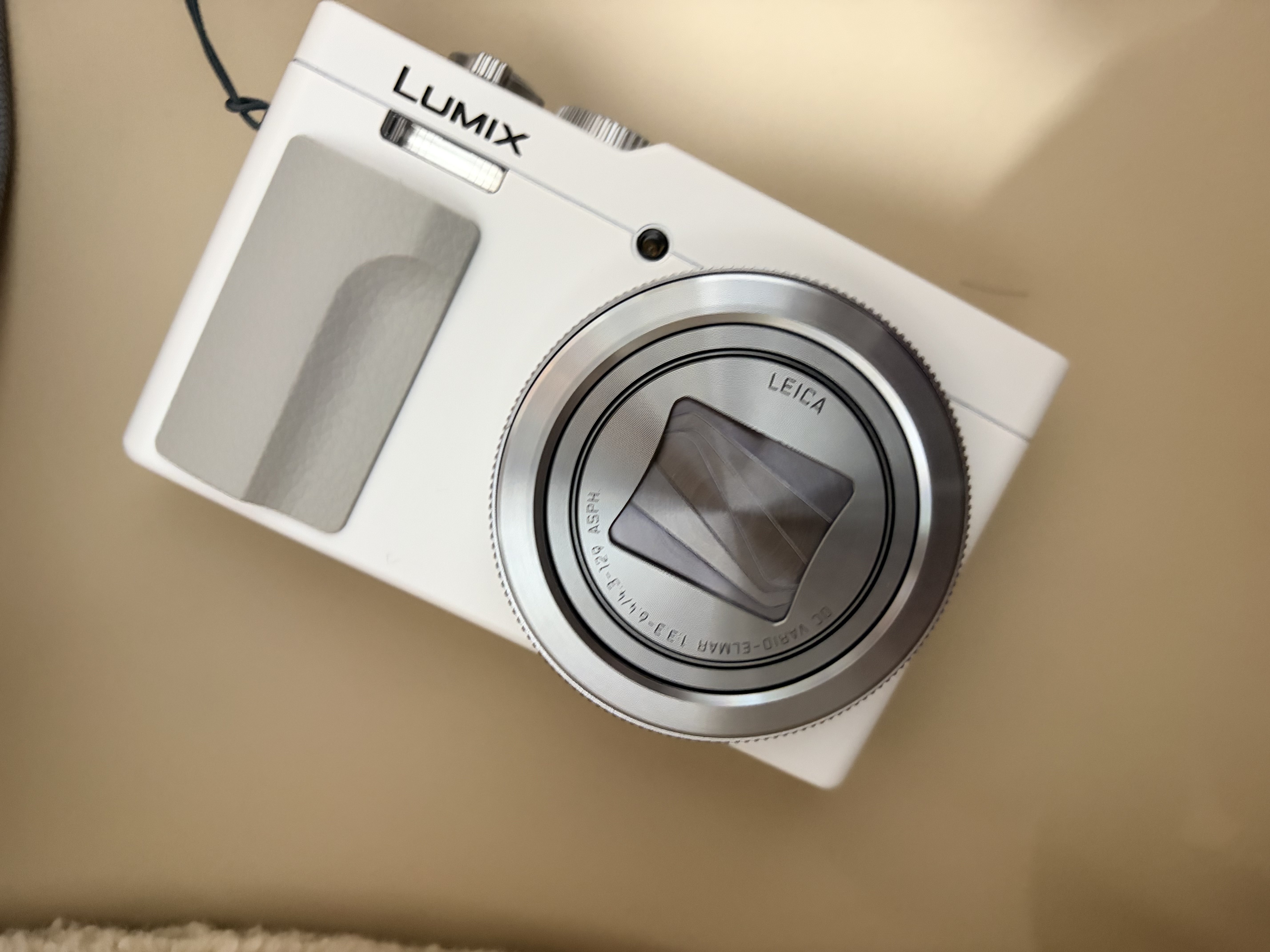 松下（Panasonic）ZS99 长焦便携数码相机/卡片机 30倍光学变焦 小巧便携 Type-C接口 白色 实拍图