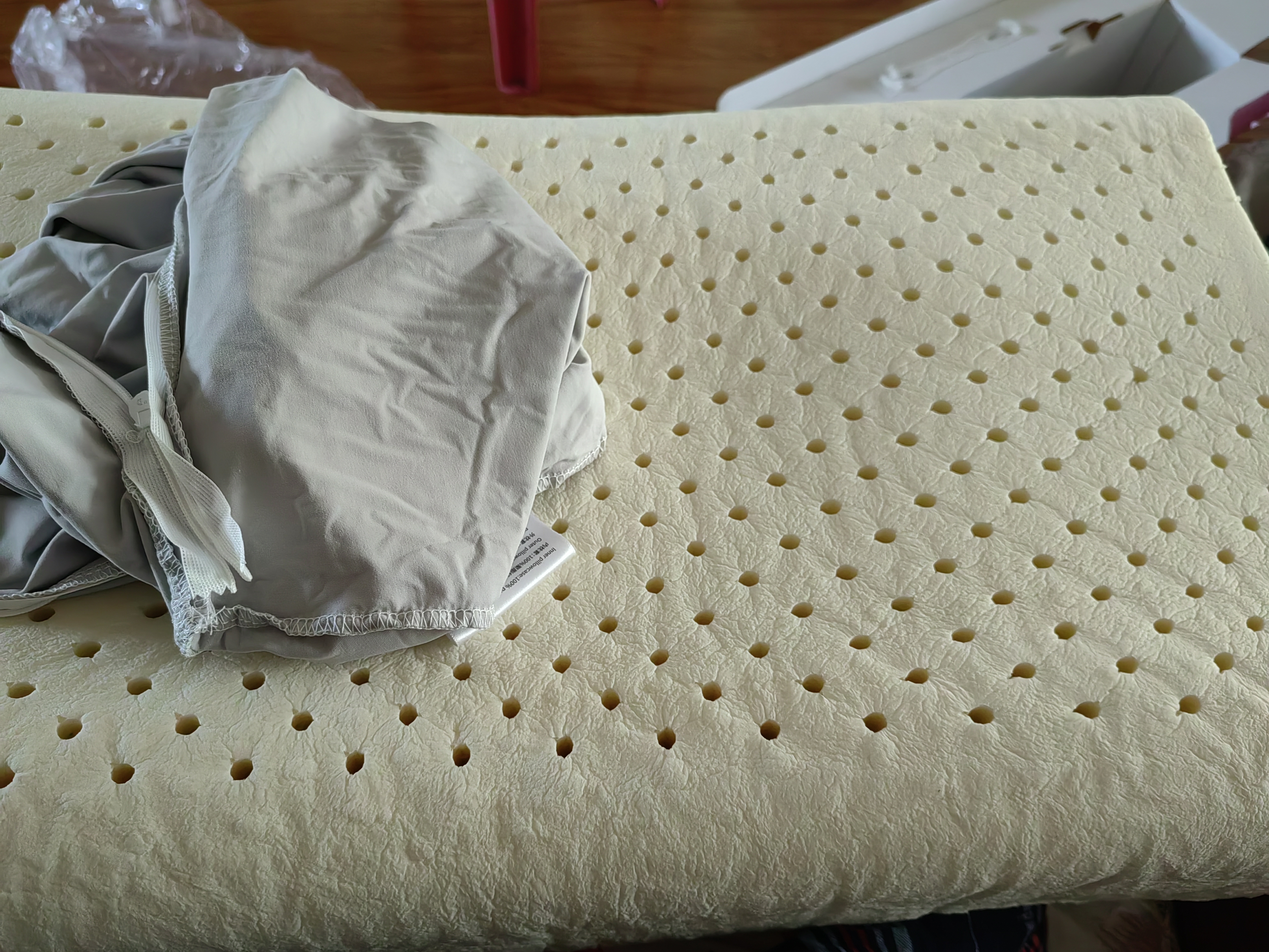 Latex Systems泰国原装乳胶枕头芯 95%含量 婚庆情侣睡眠颈椎透气枕 送礼礼盒装 实拍图