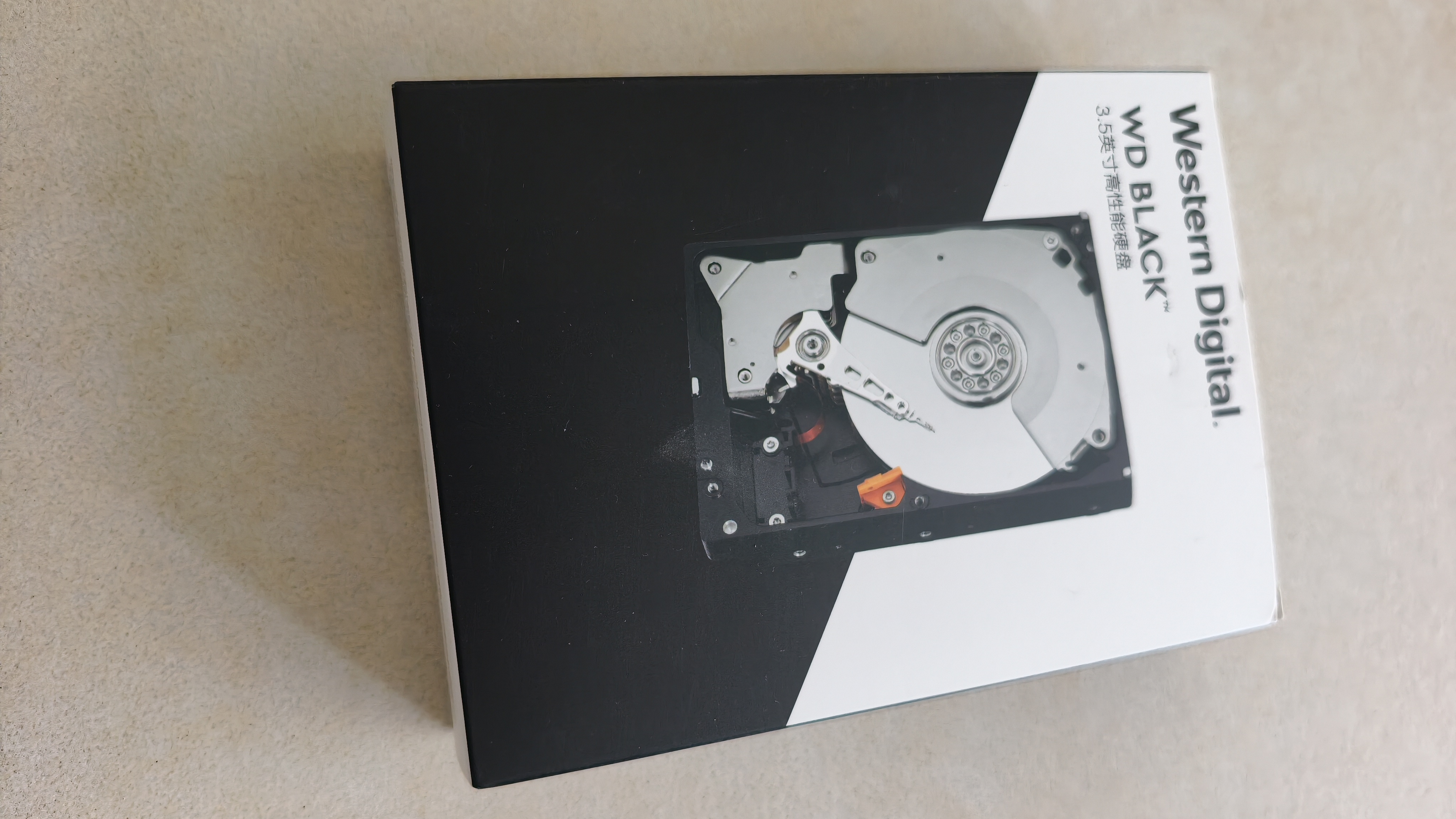 西部数据（WD）10TB 台式游戏机械硬盘 WD_BLACK 西数黑盘 SATA 7200转512MB CMR垂直 3.5英寸WD102FZBX 实拍图