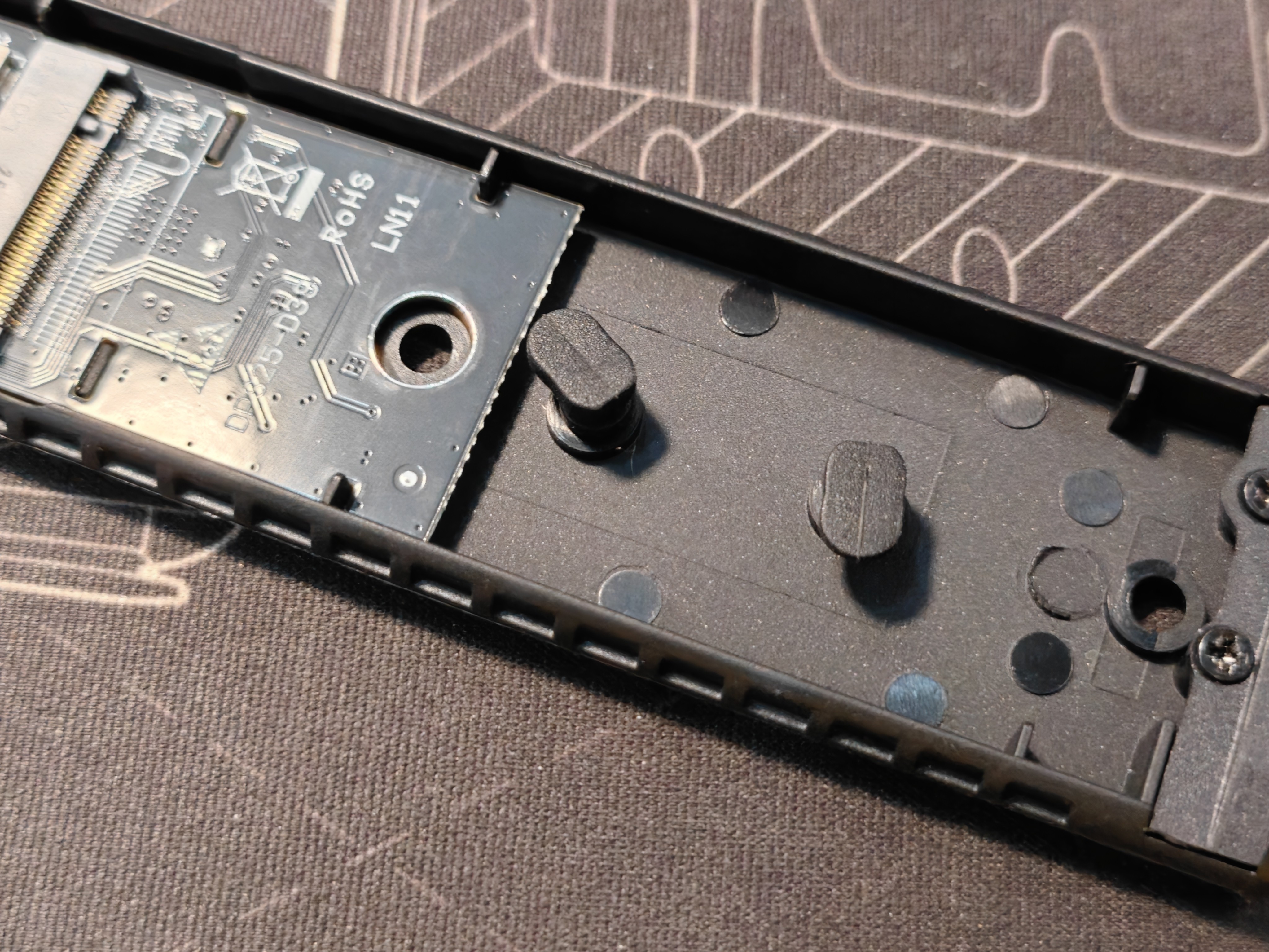 联想（Lenovo）M.2 NVMe固态硬盘盒 Type-C3.2移动硬盘盒 适用笔记本电脑手机外接SSD硬盘盒 铝合金散热 实拍图