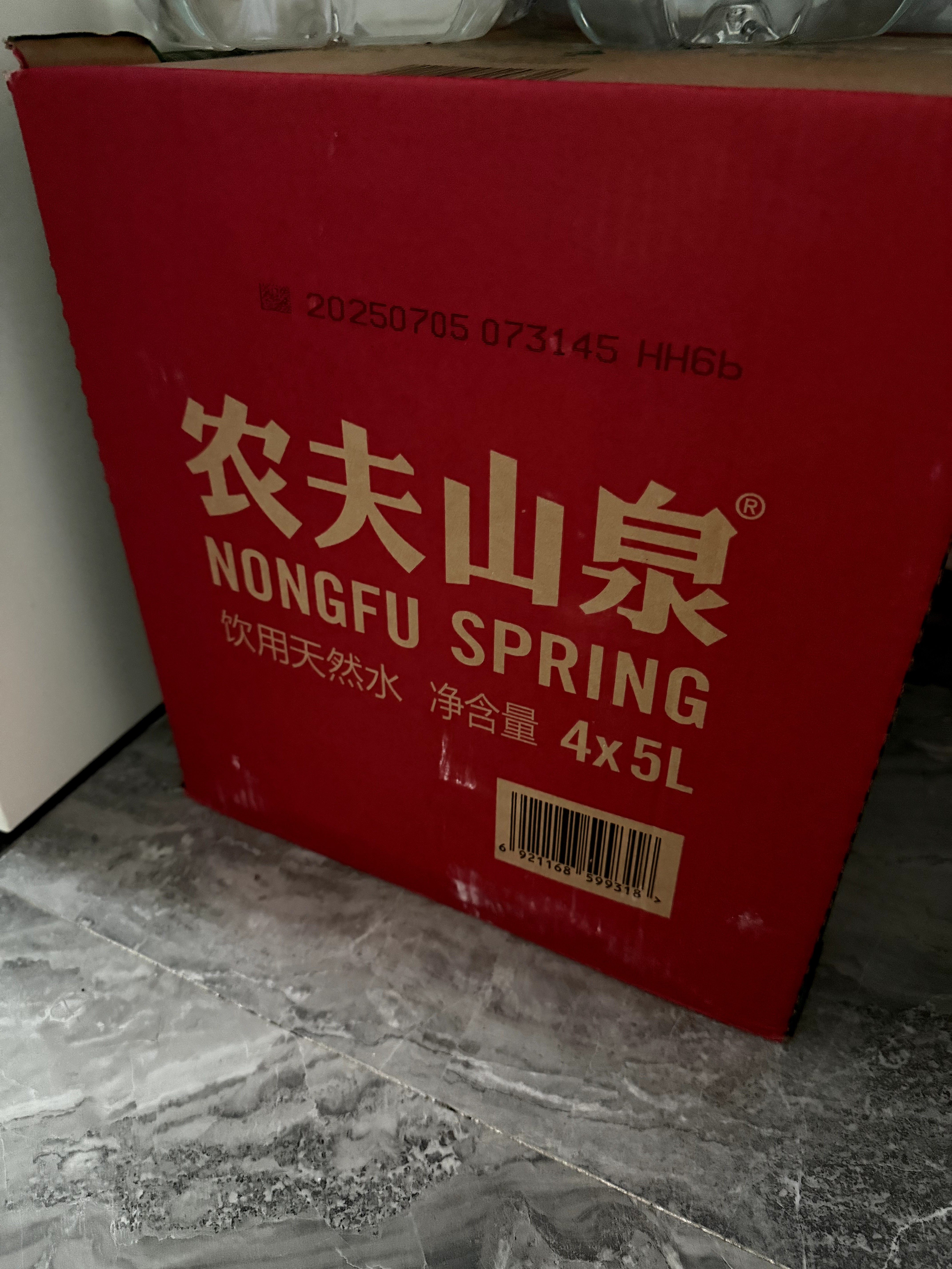 农夫山泉 饮用水 饮用天然水5L*4桶 整箱装 桶装水随机包装 实拍图
