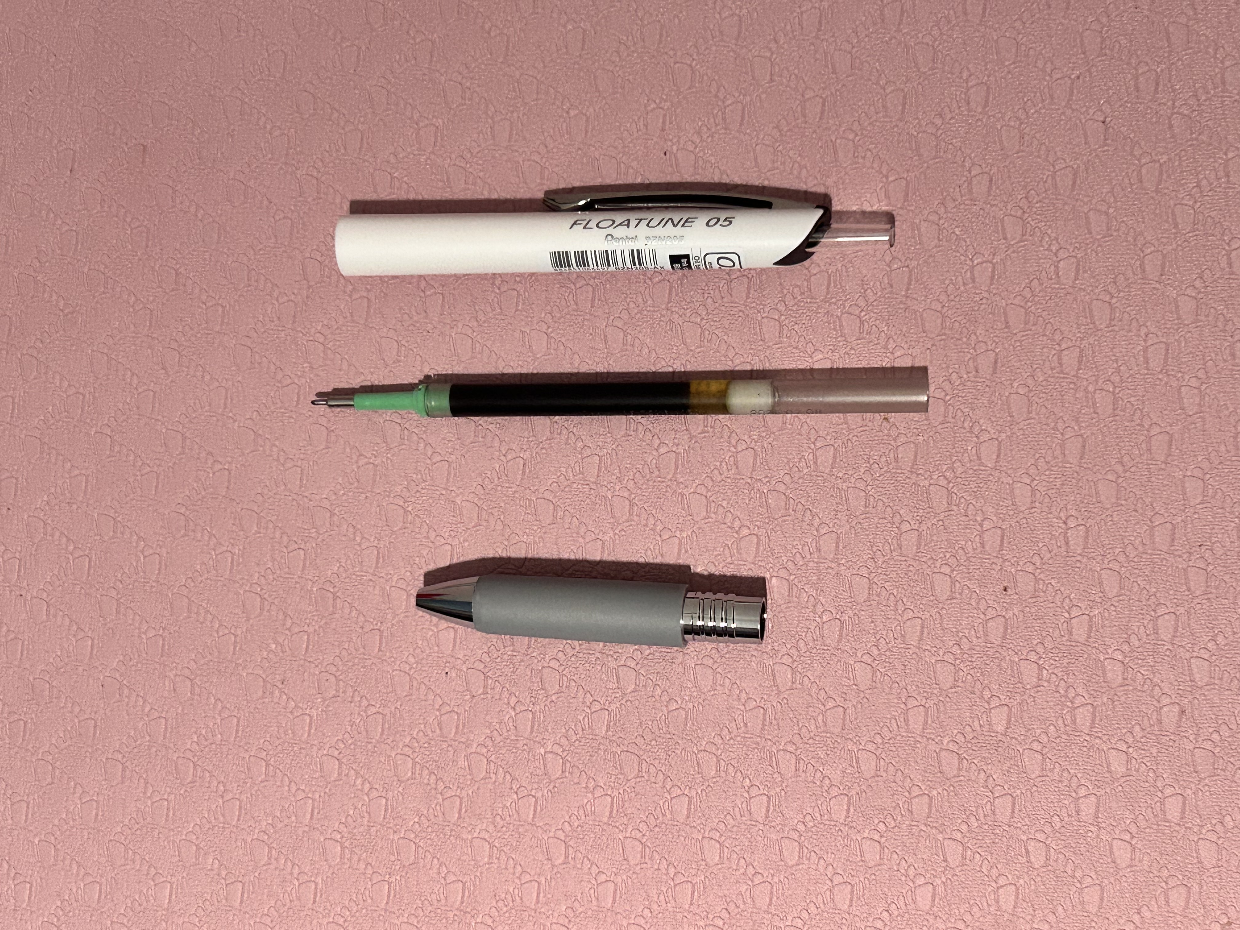派通（Pentel ）【热门商品】轻羽系列0.5mm按动浮游中油笔 软握胶学生办公用圆珠笔（替芯ZRN5 ）黑色BZN205-AX 实拍图