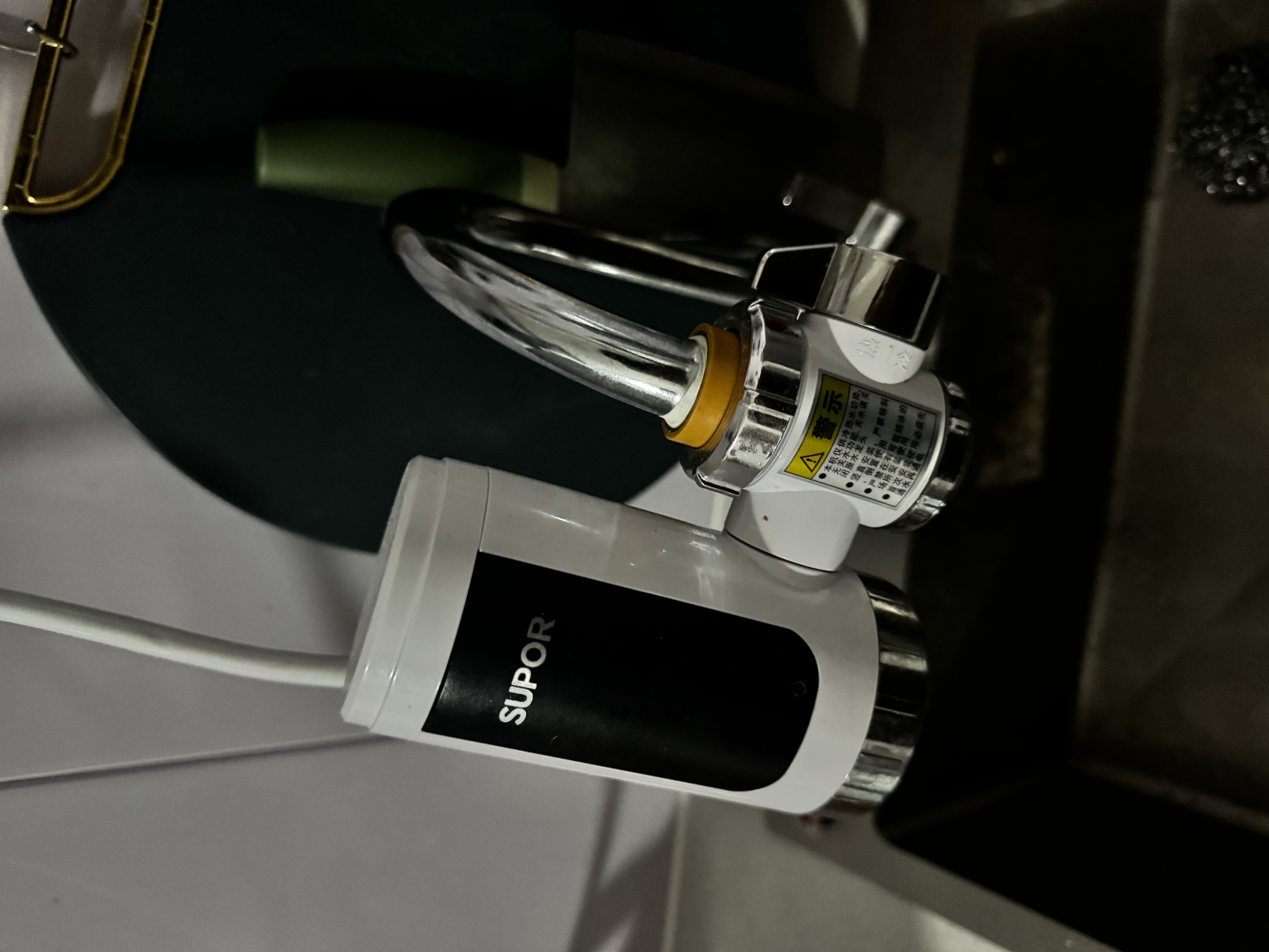 苏泊尔(SUPOR)电热水龙头免安装速热家用即热式加热接驳式厨宝小型热水器冷热两用家用热得快过水热 白色+漏保 实拍图