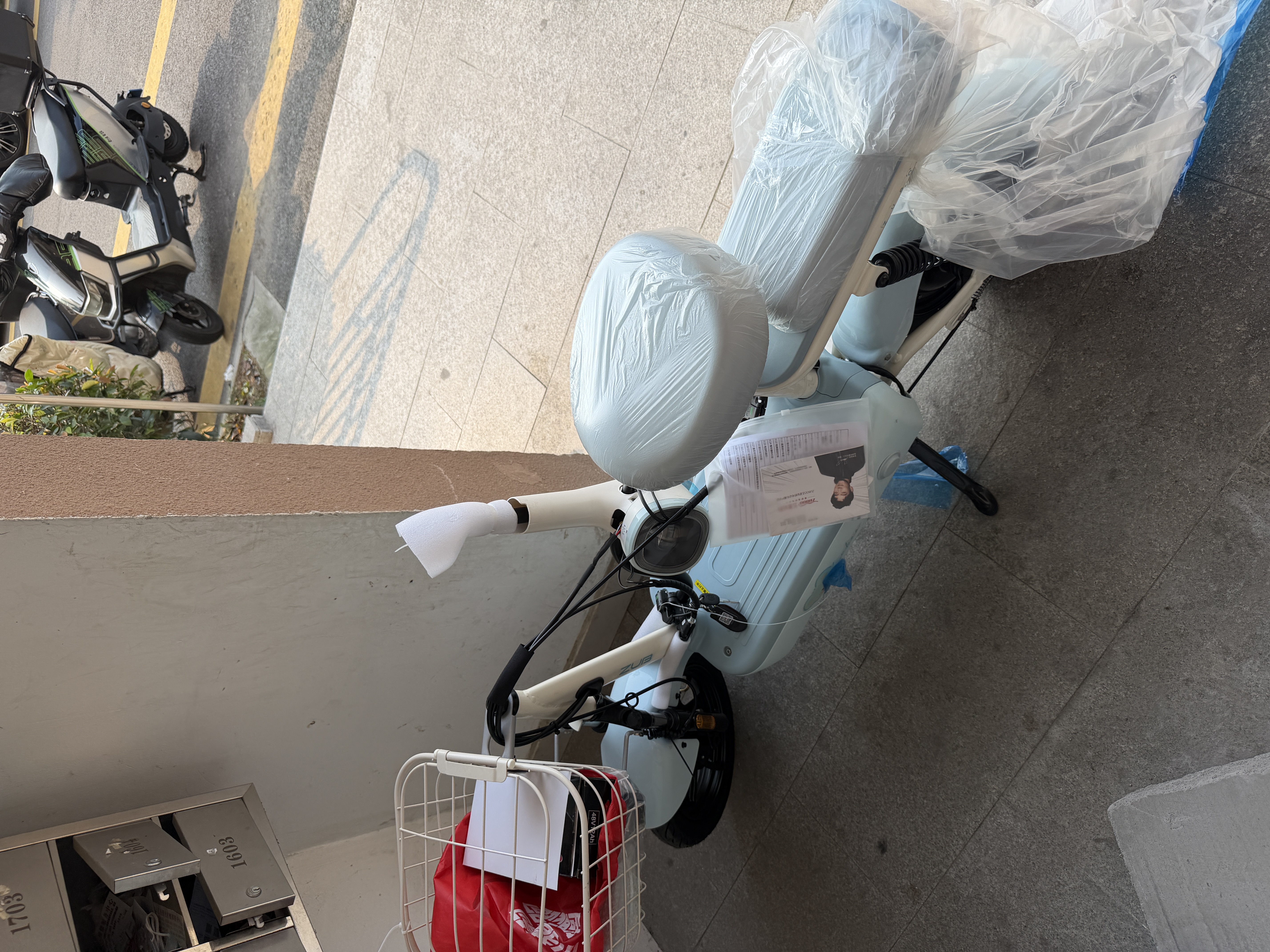 五星钻豹电动车2026新新国标电动自行车48V智能两轮成人男女式踏板电瓶车日常通勤代步车A40 源彩月光浅蓝/F奶昔白 48V12AH铅酸电池 实拍图