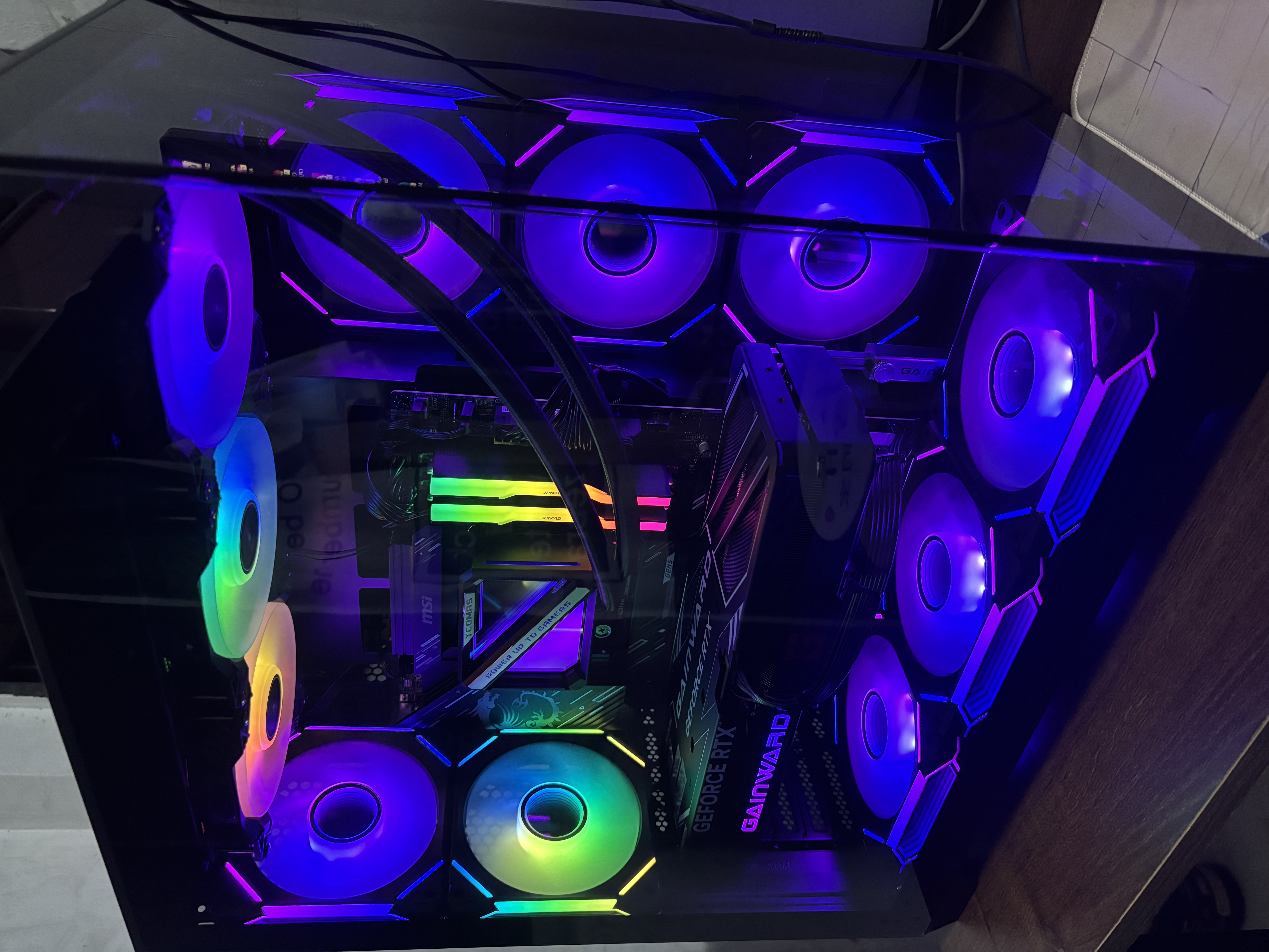 航嘉（Huntkey）S980V2龙卷风机箱全景版海景房机箱黑色（双360+ATX/副屏安装/360水冷/11风扇位/后置双擎风扇位） 实拍图