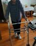 雅德老人助行器残疾人拐杖康复助步器骨折扶手架助力辅助行走器手推车 6【加厚铝合金】双弯扶手带轮带可翻转皮革坐板款 实拍图