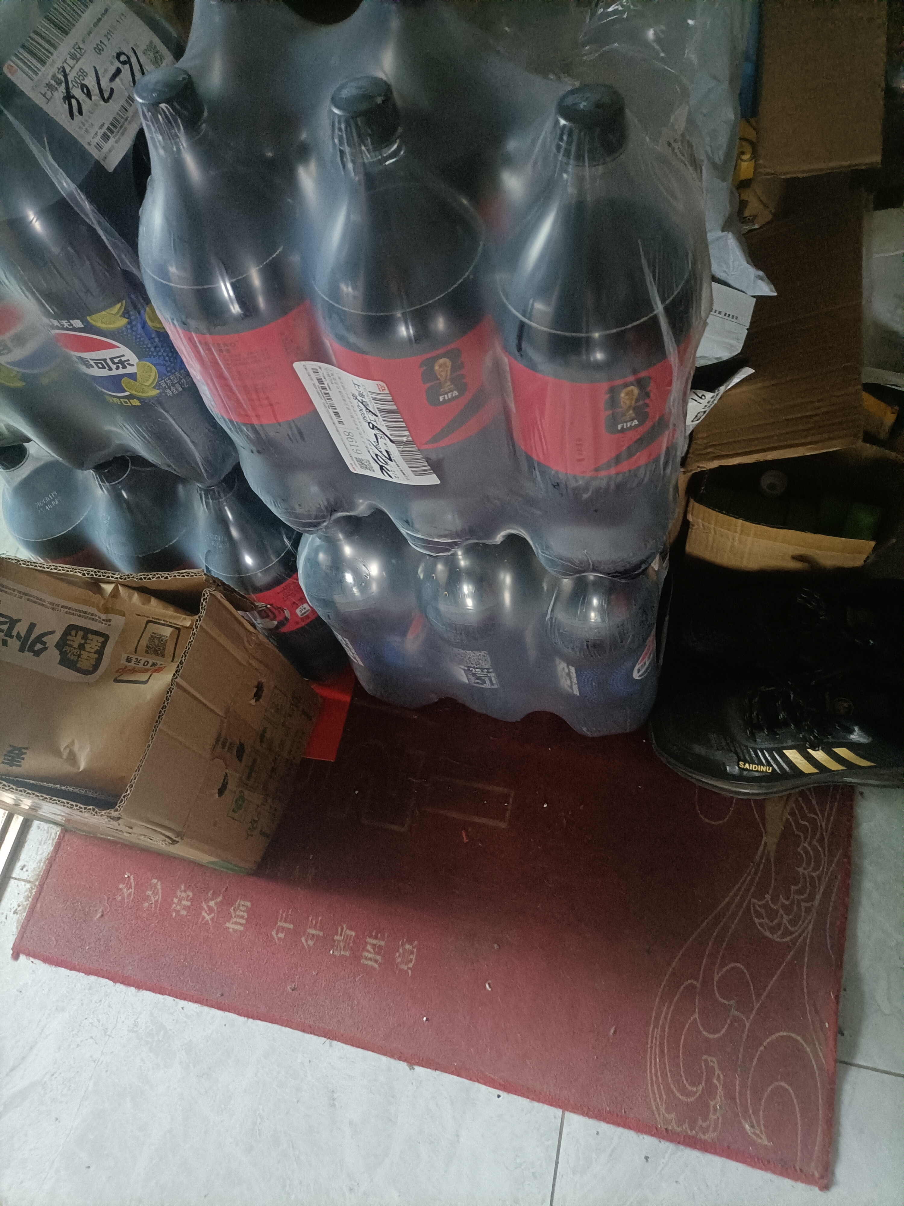 可口可乐（Coca-Cola）汽水 碳酸饮料 200ml*24罐  迷你摩登罐 新老包装随机发货 实拍图