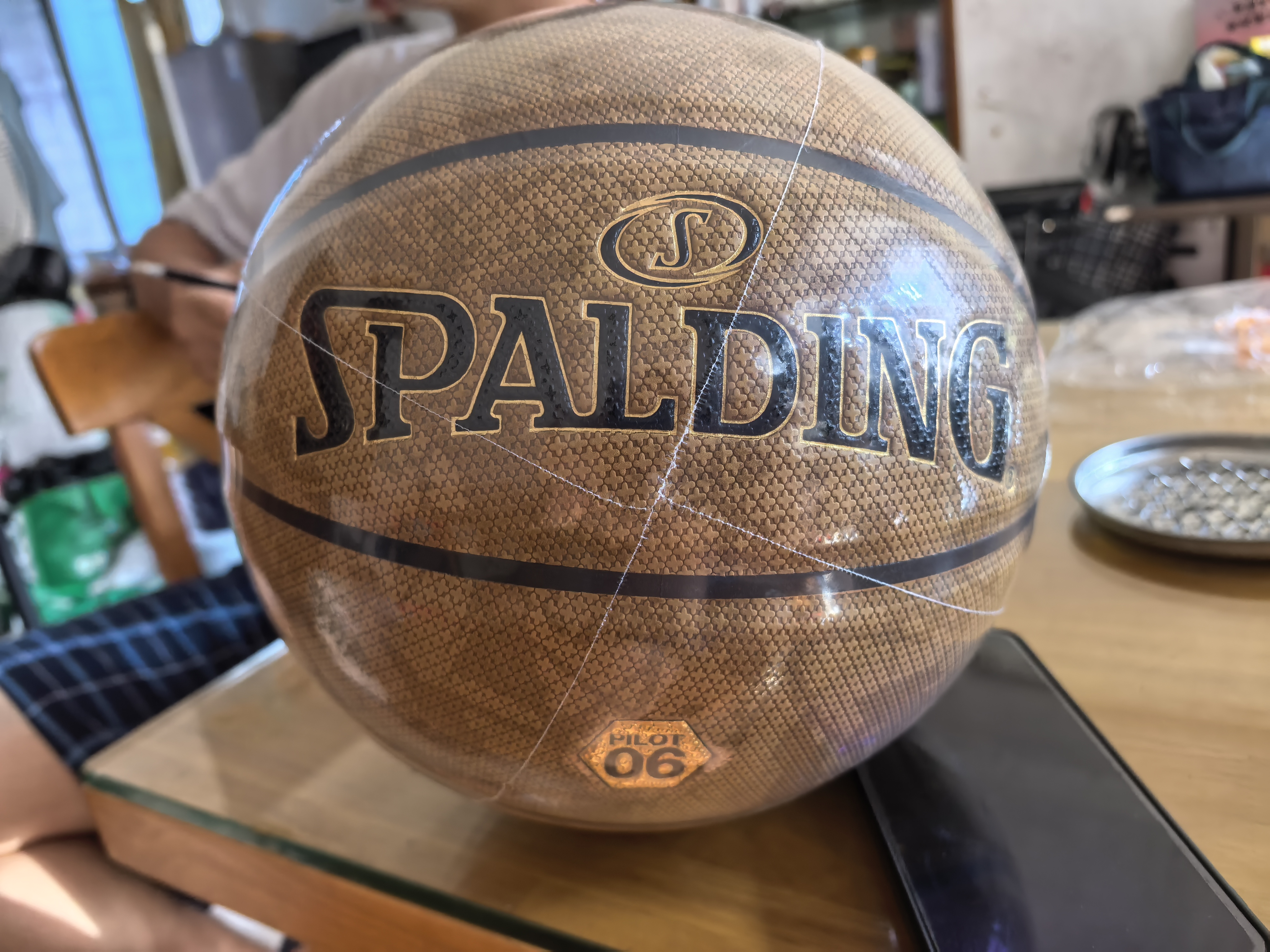 斯伯丁（SPALDING）篮球飞行员06防尘吸湿十字型颗粒PU皮室内外通用7号成人青少年 实拍图