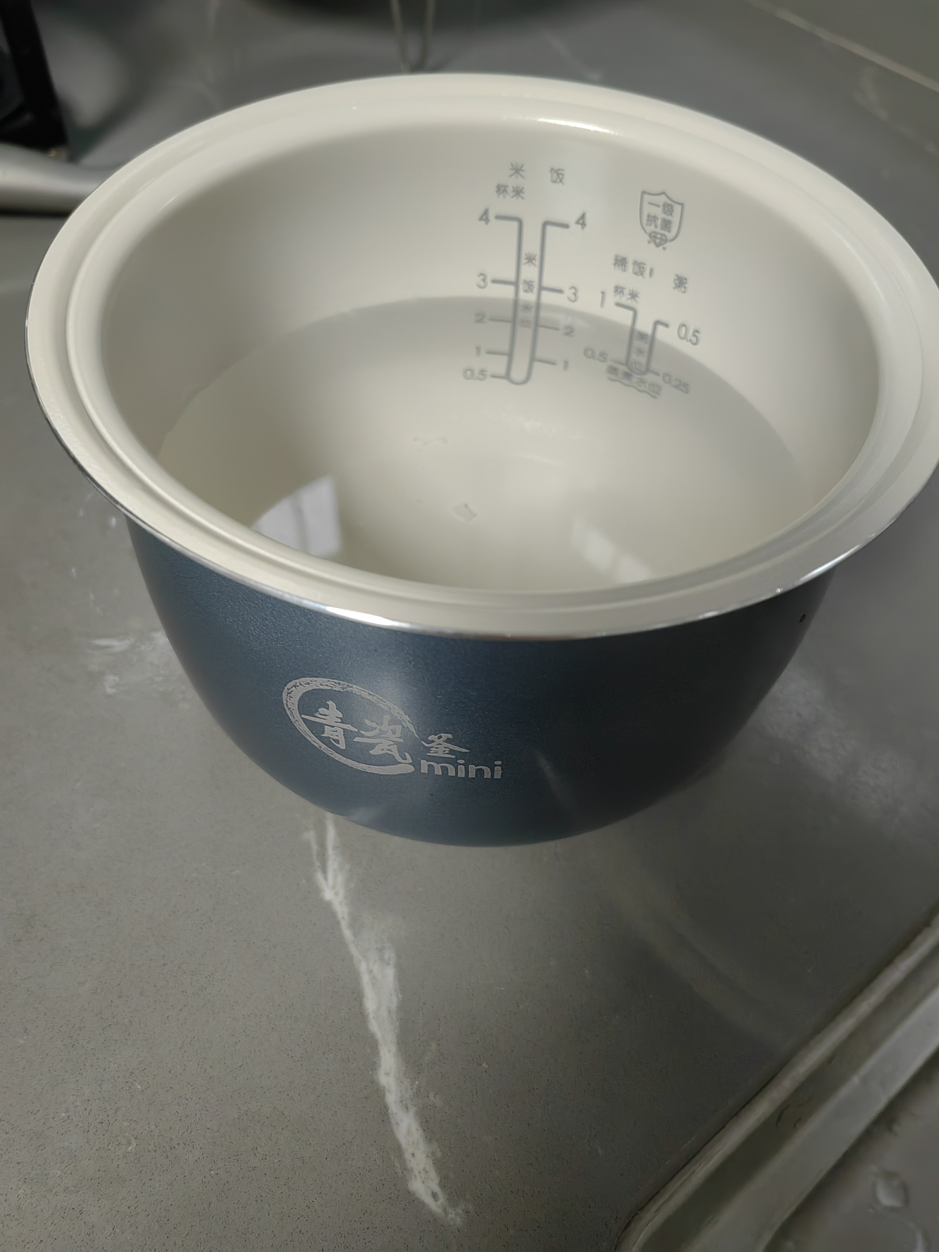美的（Midea）电饭煲电饭锅小型迷你家用1-2人小容量智能预约多功能煲汤小米粥2L小饭煲以旧换新MB-RC211 实拍图