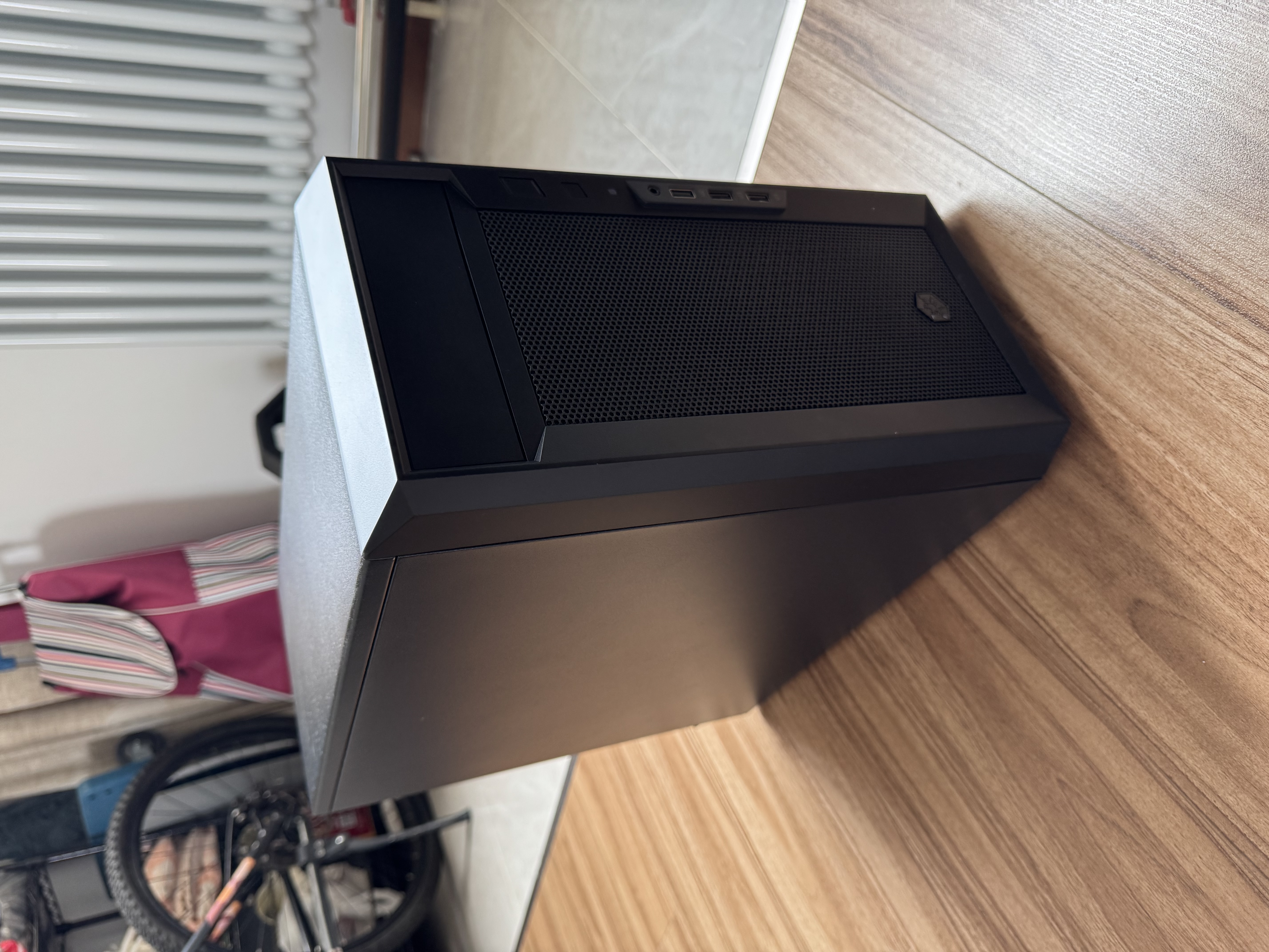 银昕（SilverStone）法拉FARA 311 MATX办公机箱(支持240水冷/光驱位/长显卡//标配12CM风扇) 实拍图