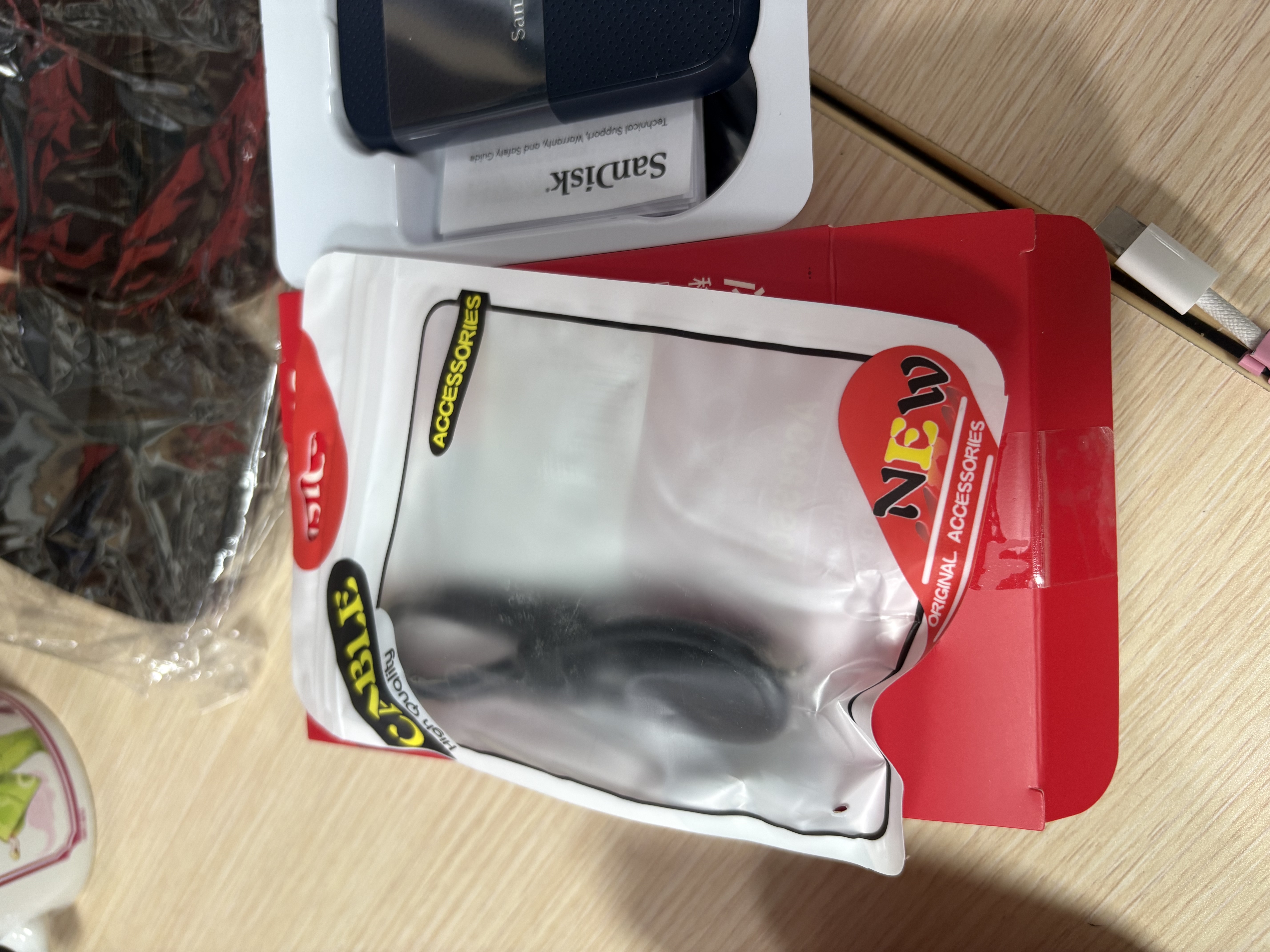闪迪移动固态硬盘套装 Type-C USB3.2接口小巧便携SSDE30 2T 读速高达800MB/s 实拍图