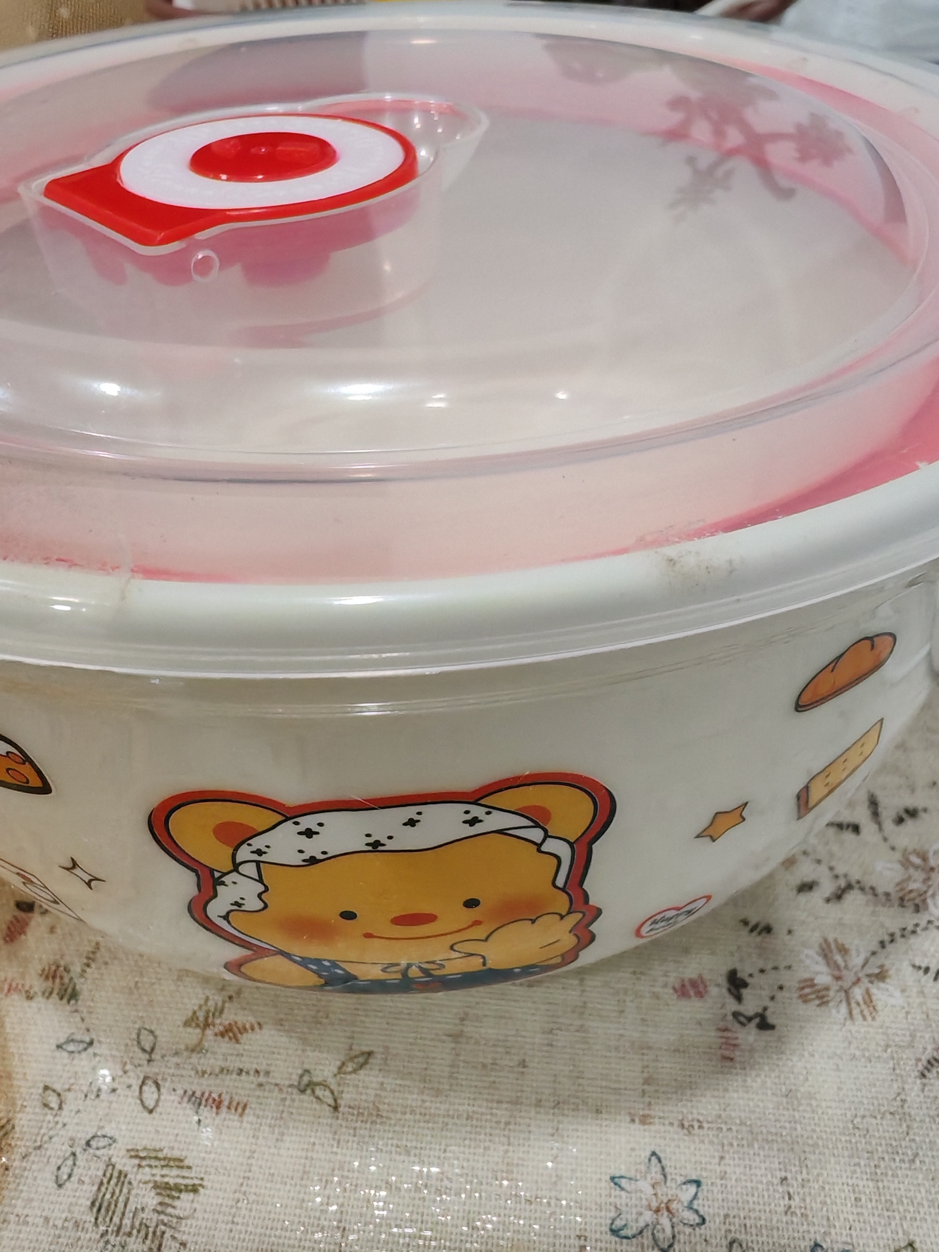 带盖泡面碗陶瓷保鲜碗 学生微波炉专用沙拉碗卡通泡面碗 保鲜碗6寸（花色随机） 实拍图