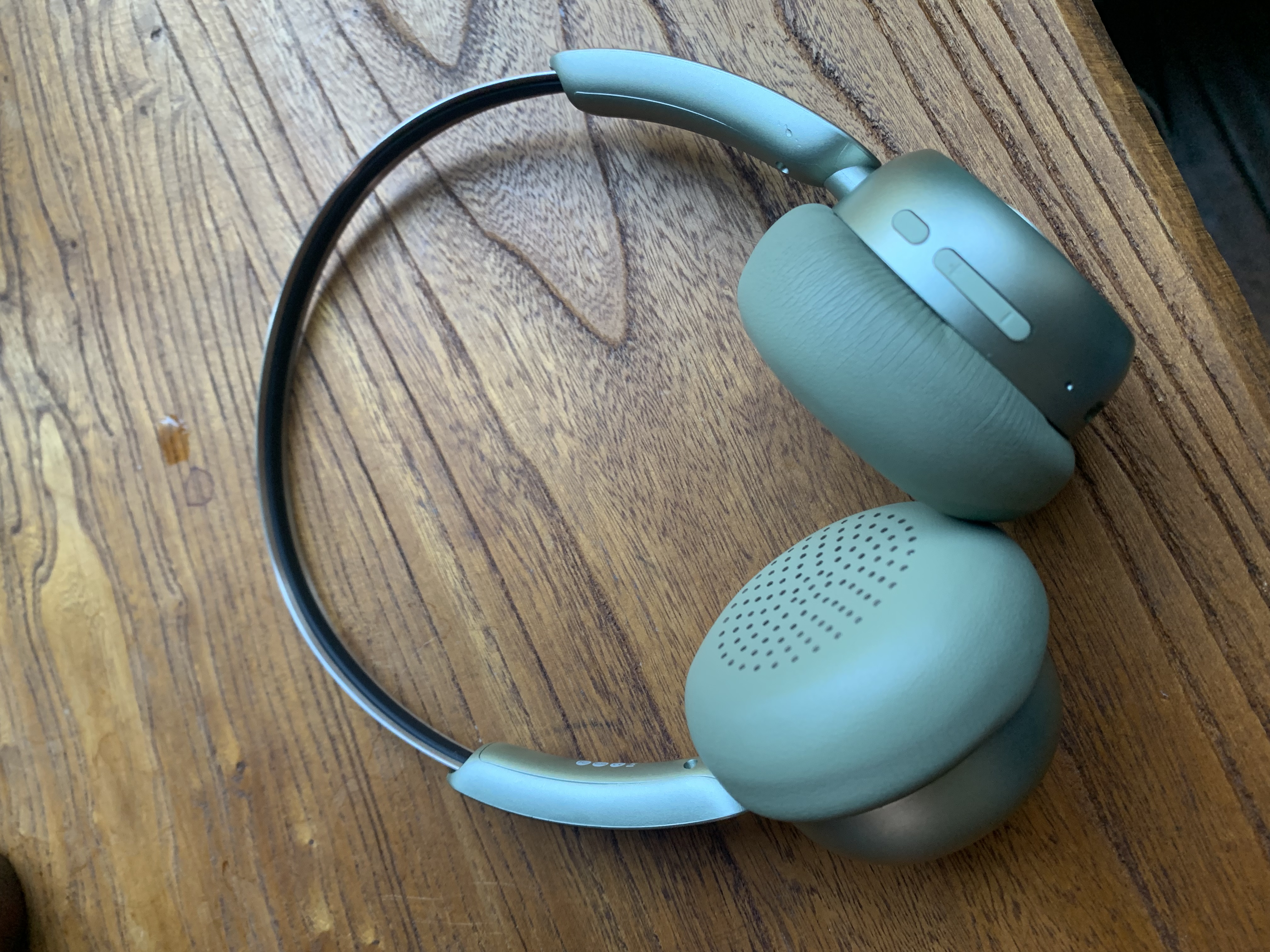 iKF R1 Pop头戴式蓝牙耳机HiFi音质认证空间音效电竞游戏运动拍照高颜值无线耳麦 橄榄绿 实拍图