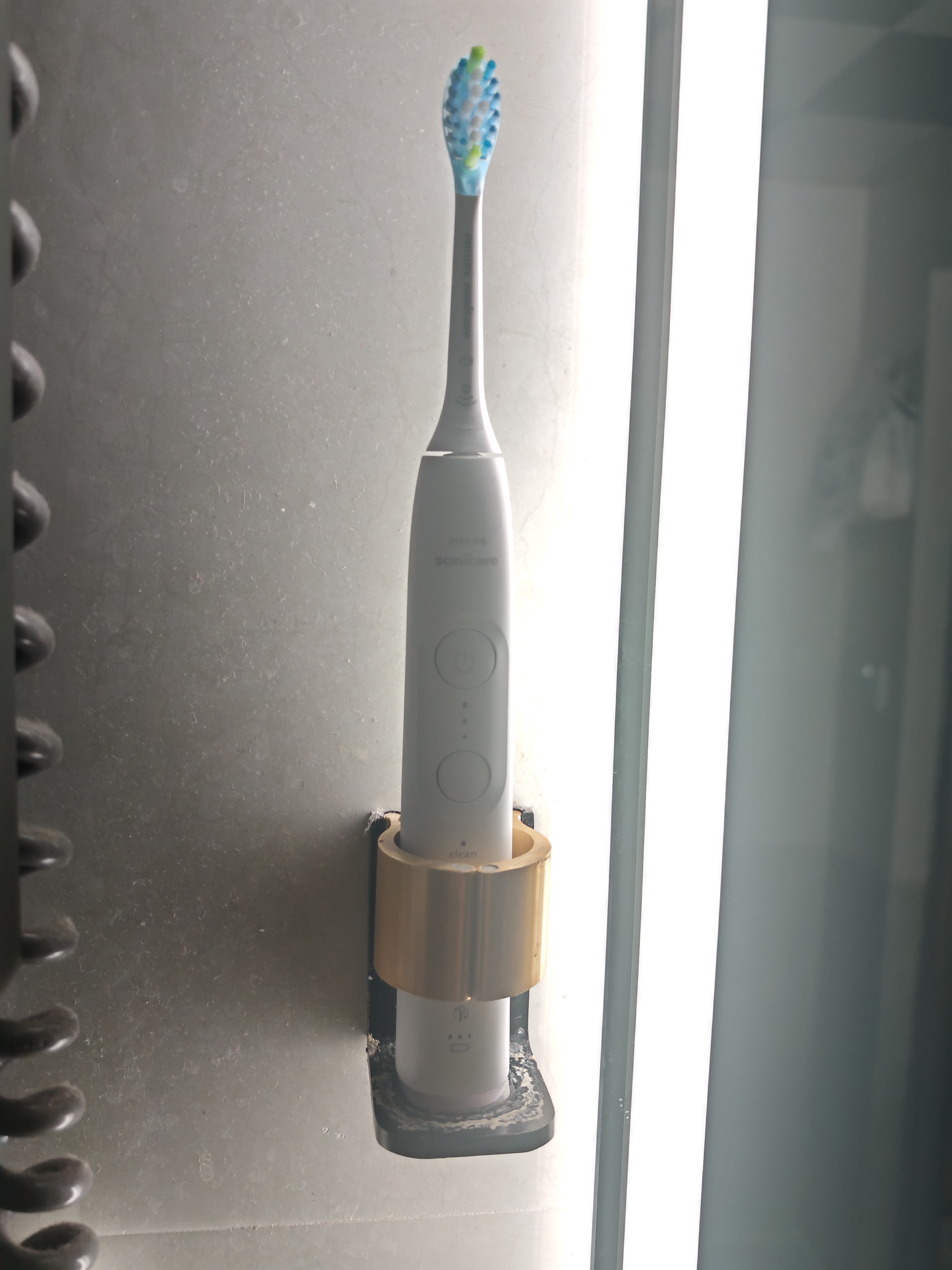 飞利浦（PHILIPS）全新钻石9系专业大师刷高端电动牙刷 专利双核马达清洁护龈亮白 生日礼物送男士/女友 珍珠白 实拍图