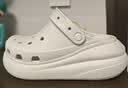卡骆驰（CROCS）男女泡芙洞洞鞋户外休闲时尚厚底一脚蹬沙滩鞋 207521-2Y2 37-38 实拍图