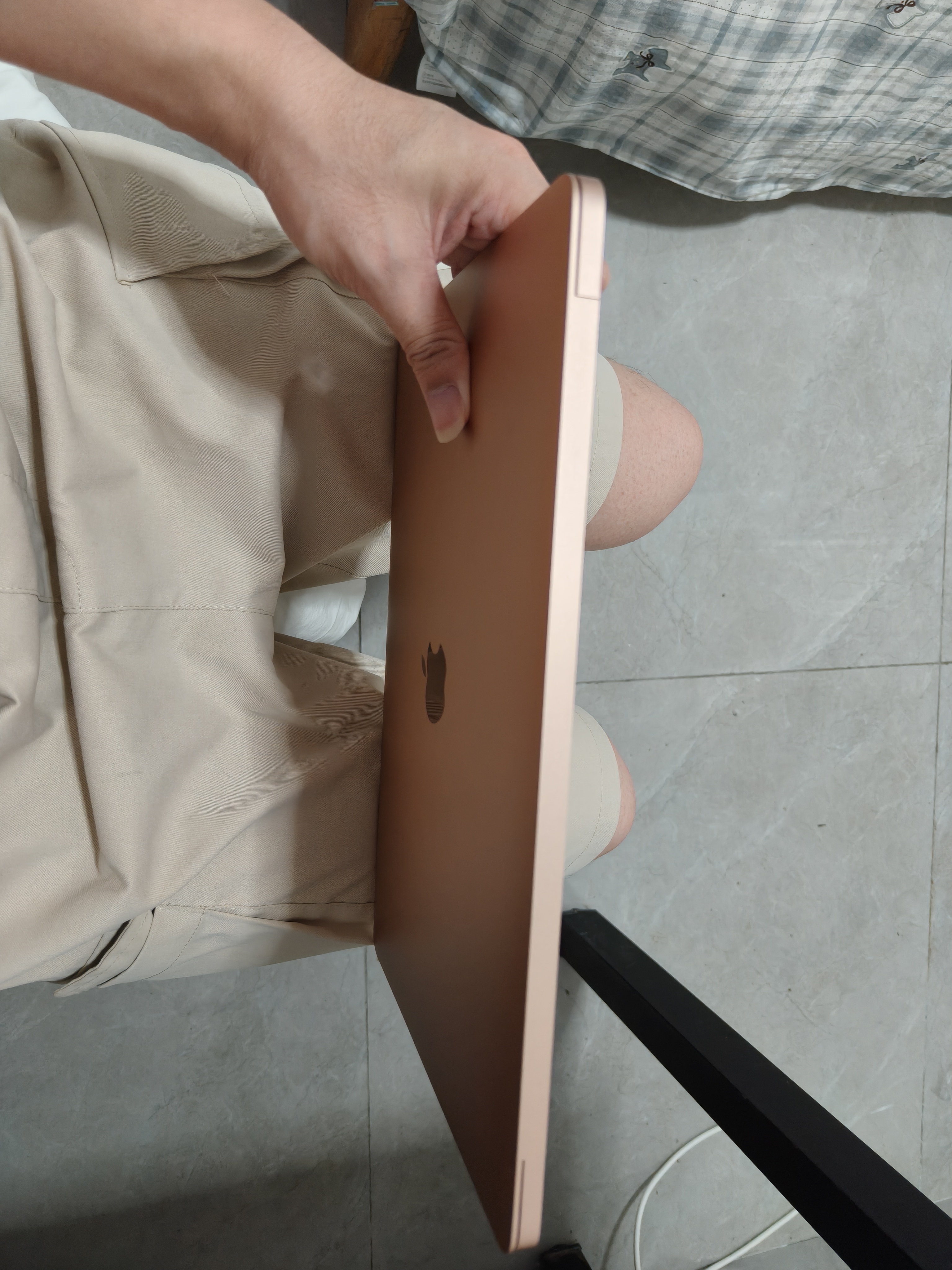 Apple 苹果  MacBook Air系列 13/11寸 M1/2/3/4/5 二手笔记本电脑 Macbook Air 20年 13寸 实拍图