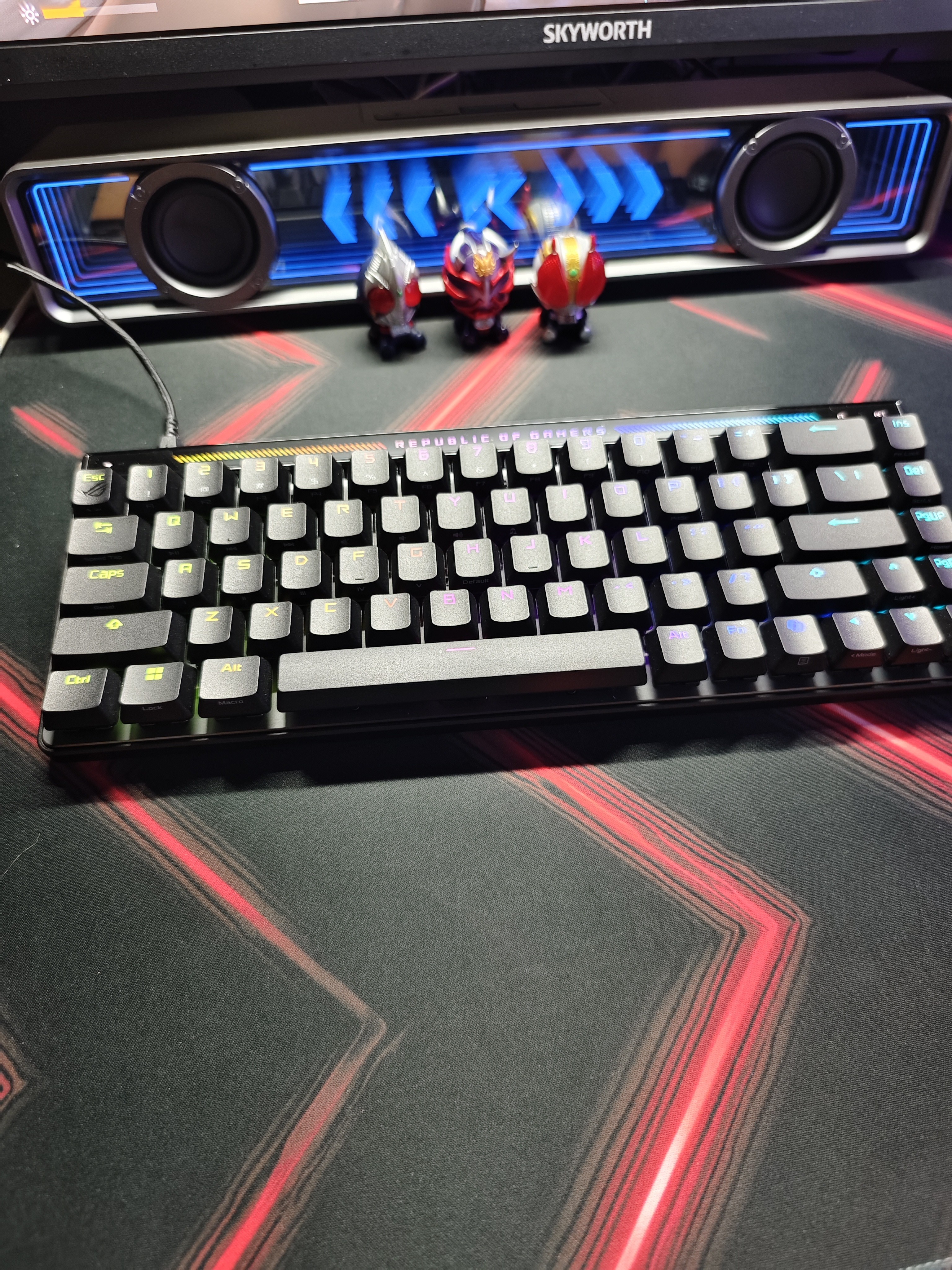 ROG魔导士Ace HFX 电竞磁轴键盘 游戏有线键盘 Gasket结构 8K回报率 小蜜蜂战队同款键盘PBT版 实拍图