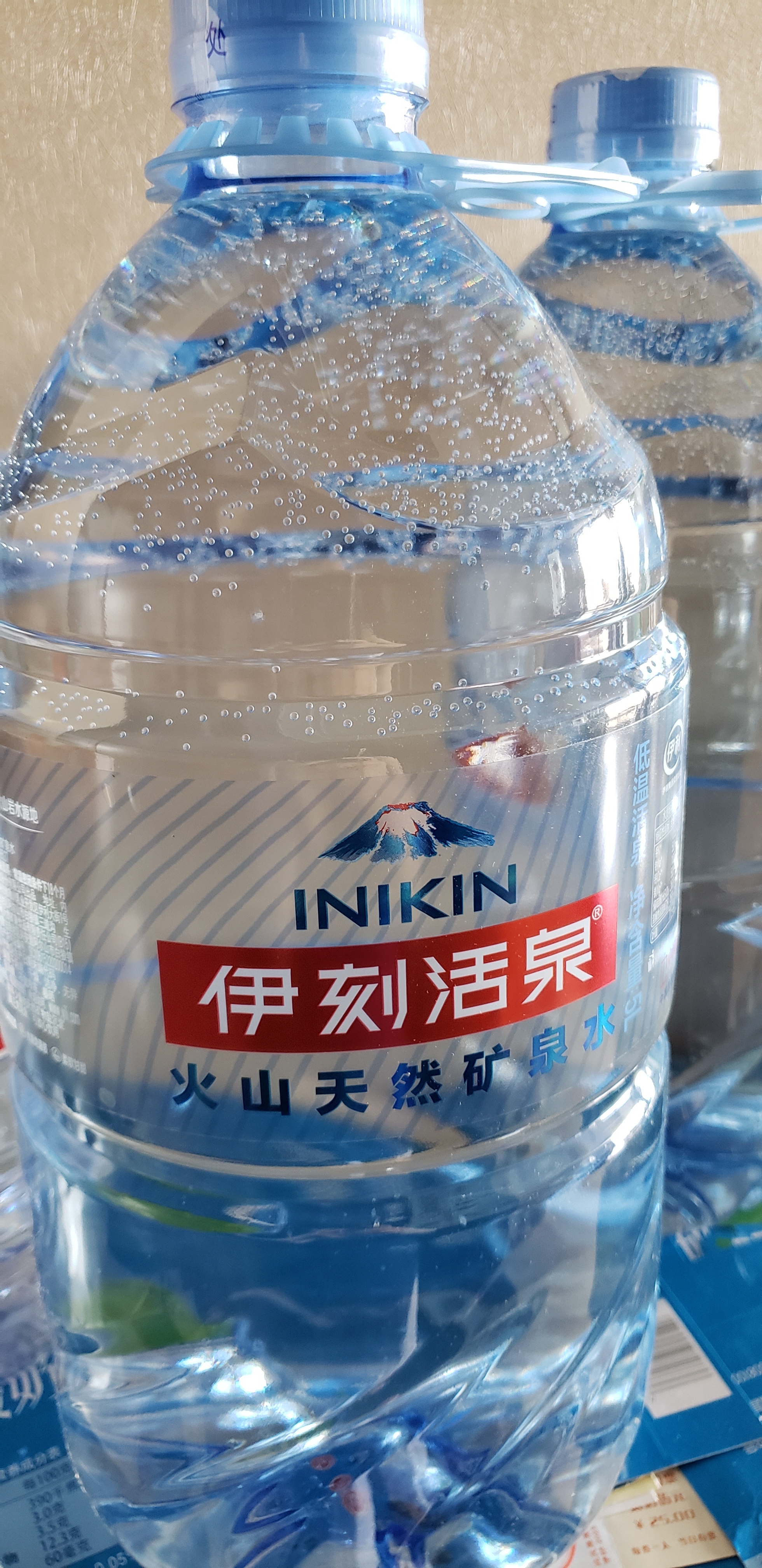 伊利伊刻活泉火山天然矿泉水 5L*4瓶整箱装天然弱碱【热门商品】 实拍图