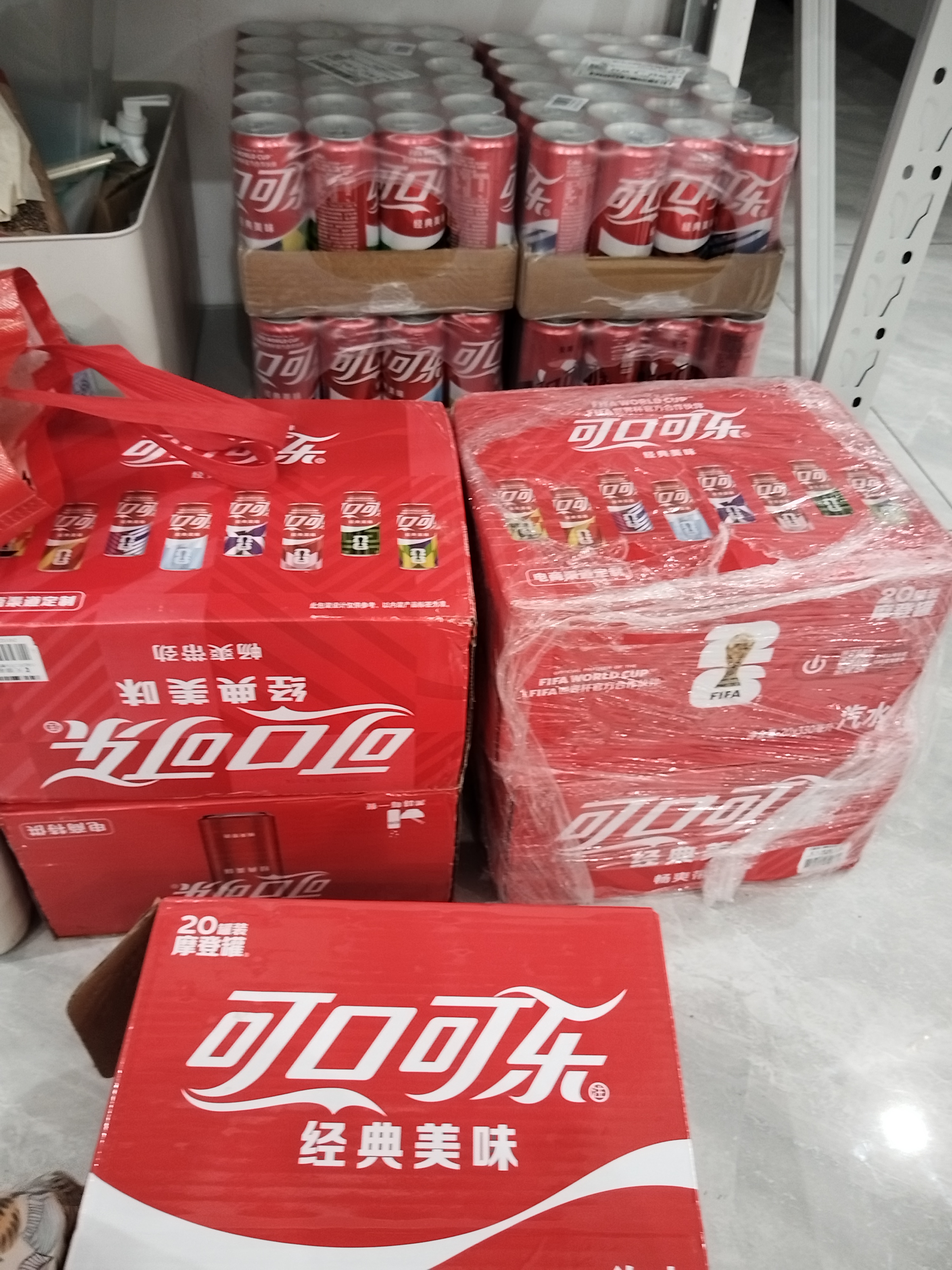 可口可乐（Coca-Cola）【520我爱宁-2】汽水饮料330ml*20摩登罐2箱+定制纪念品套组 实拍图