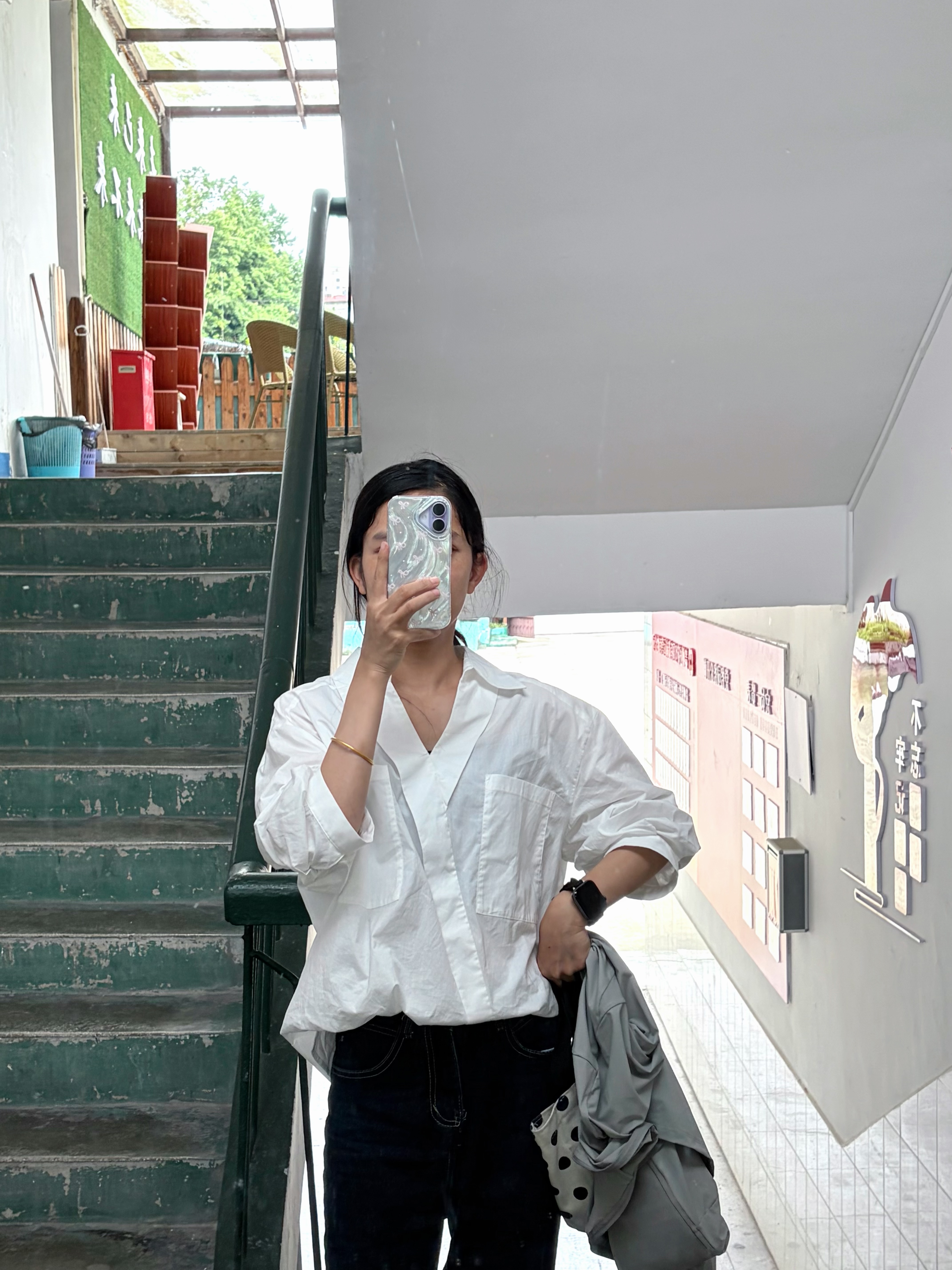 ELLE白色设计感V领衬衫女2026春装新款宽松通勤职业装轻奢气质上衣 白色 S 实拍图