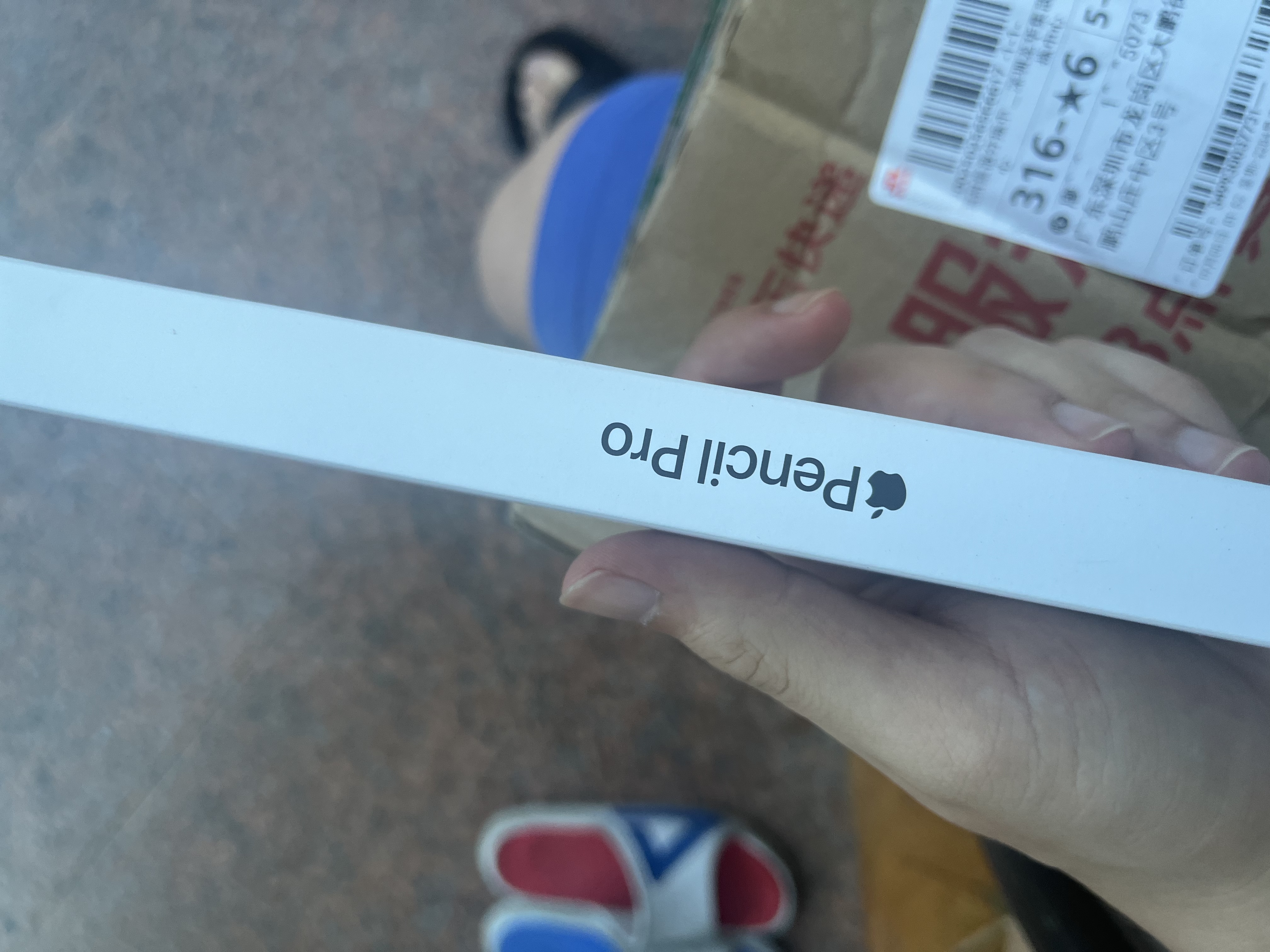 Apple/苹果 Pencil Pro 磁吸触控笔手写笔苹果笔电容笔书写绘画iPad笔 适用于iPad Pro/Air/mini机型 实拍图