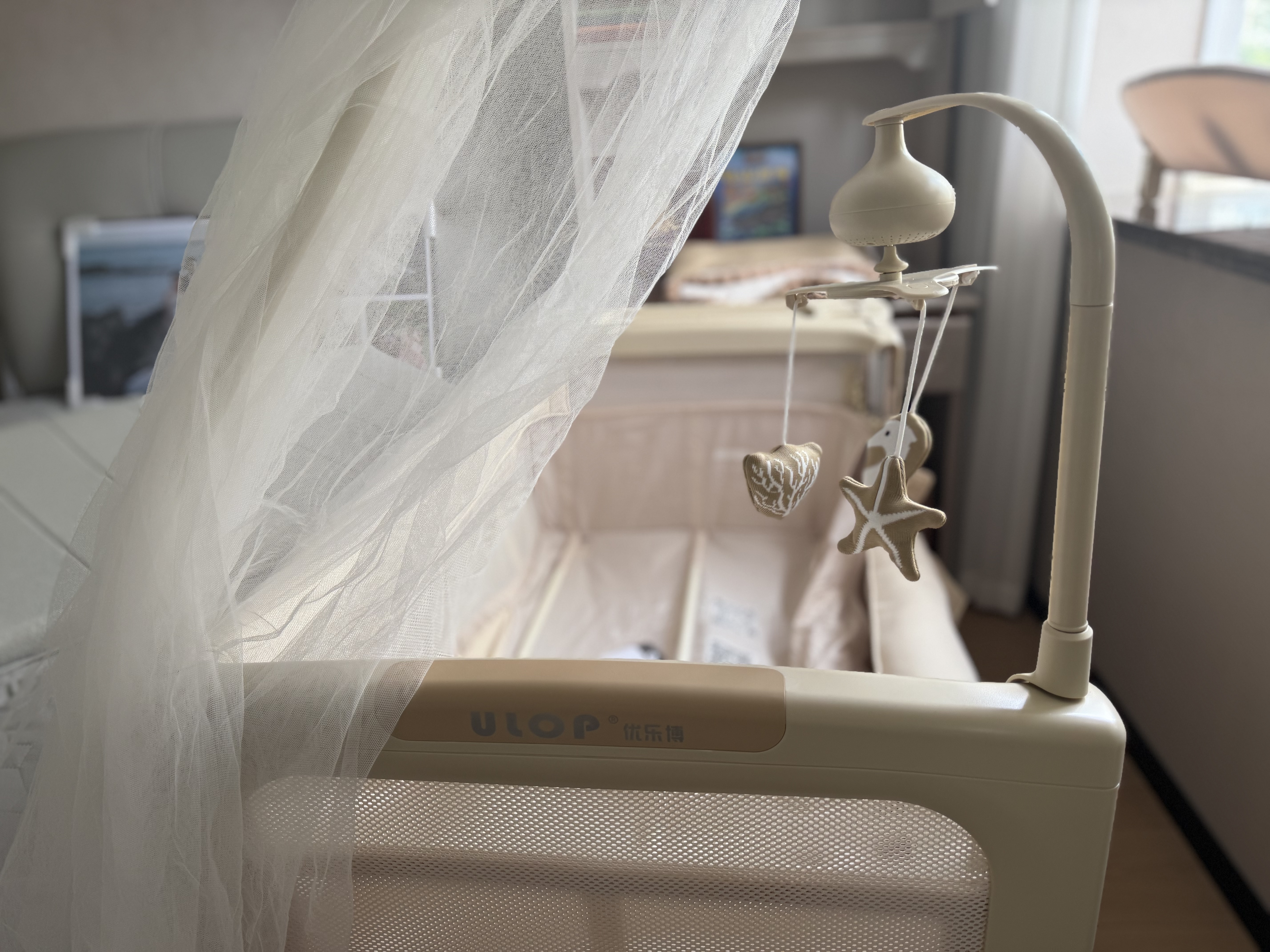 优乐博（ULOP）婴儿床可移动0-3岁多功能可拼接大床带尿布台二合一可折叠宝宝床 新生儿礼物豪华婴护舱送护脊床垫+尿布台-香槟金 婴幼儿宝宝用品新生儿睡觉神器 实拍图