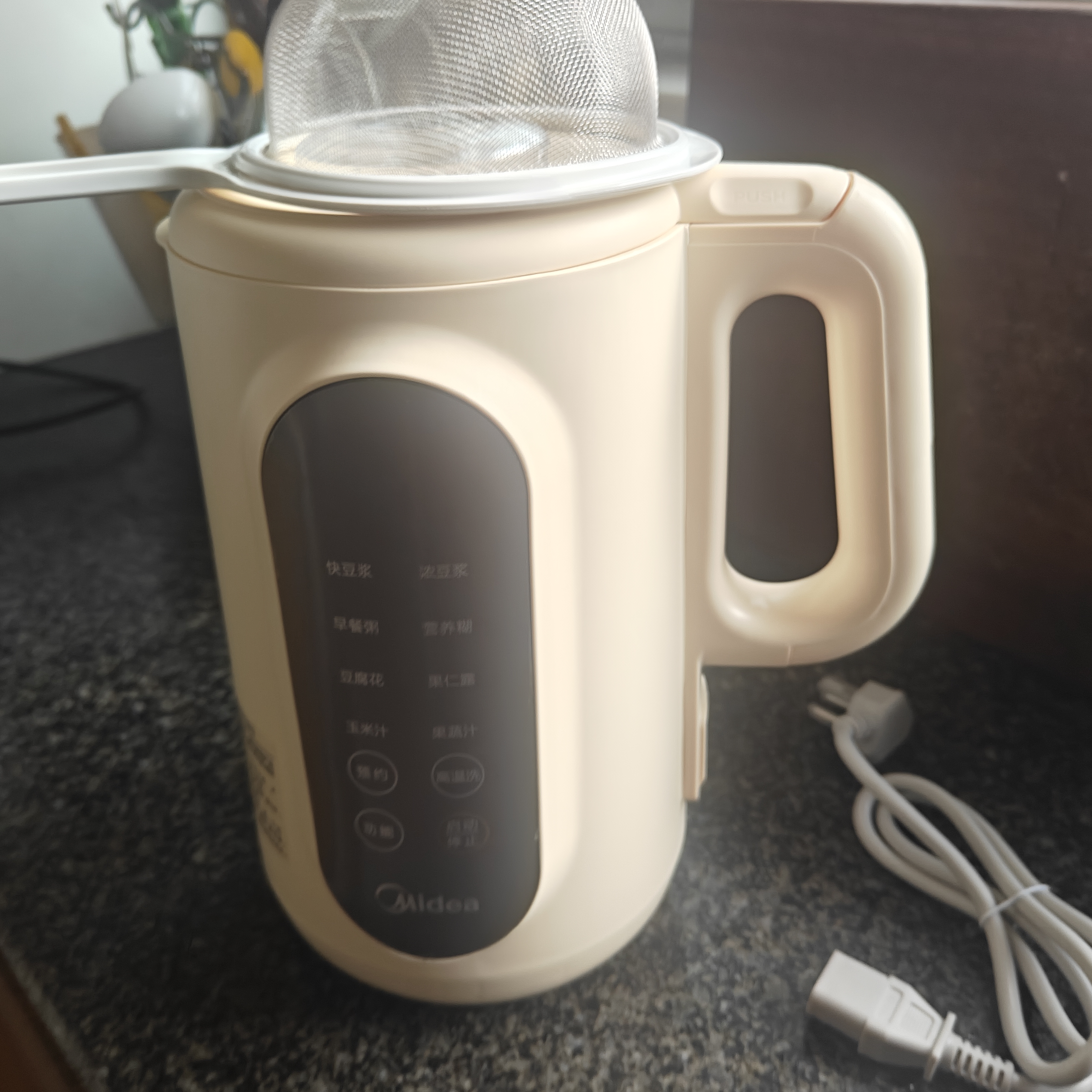美的（Midea）豆浆破壁机1L容量3-4人 一键高温除菌清洗 家用小型全自动免煮免过滤多功能榨汁机料理搅拌机 006S 实拍图
