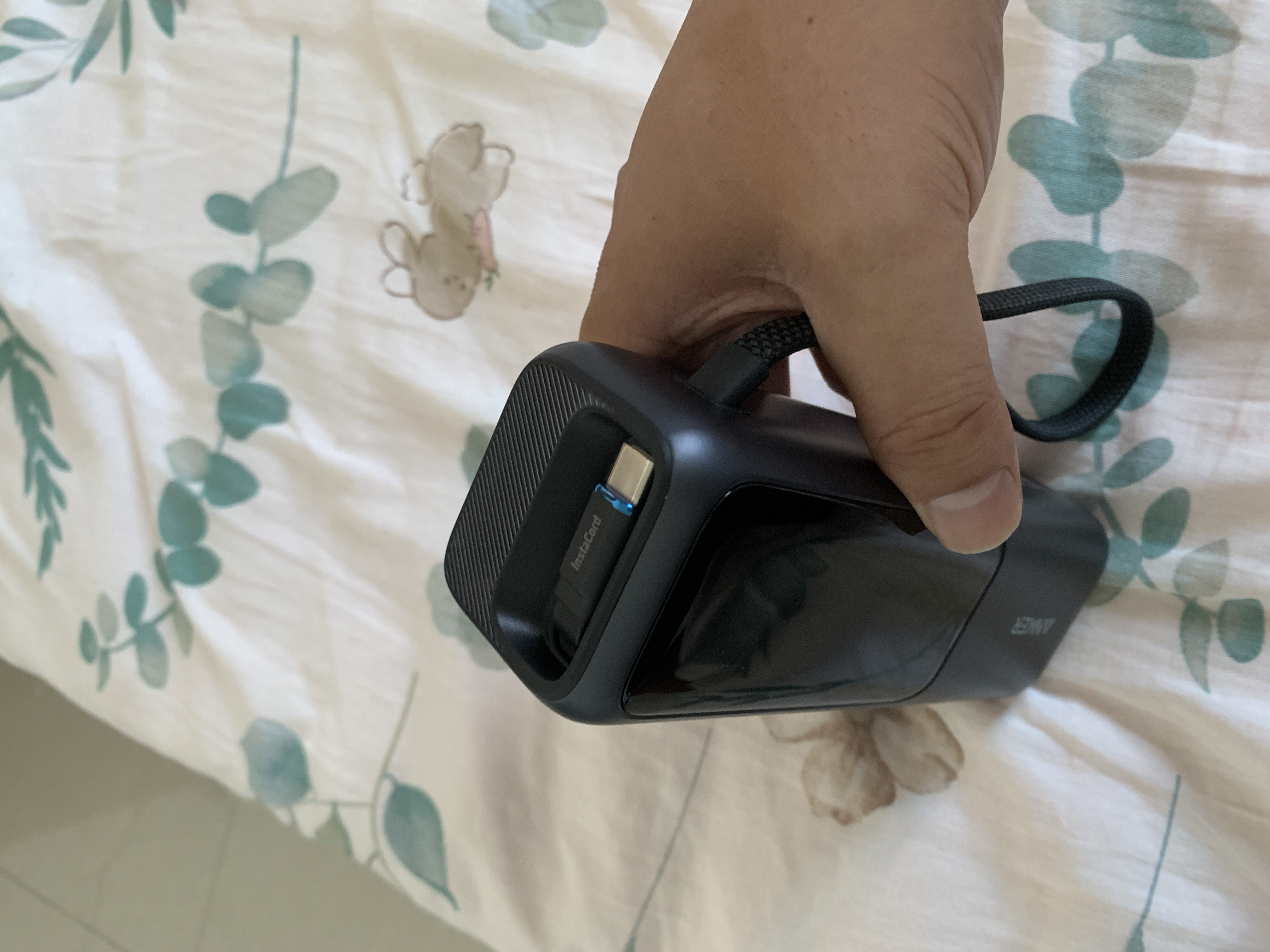 ANKER安克能量舱【3C认证可上飞机】165W自带线充电宝超级快充25000毫安大容量苹果笔记本电脑移动电源 实拍图
