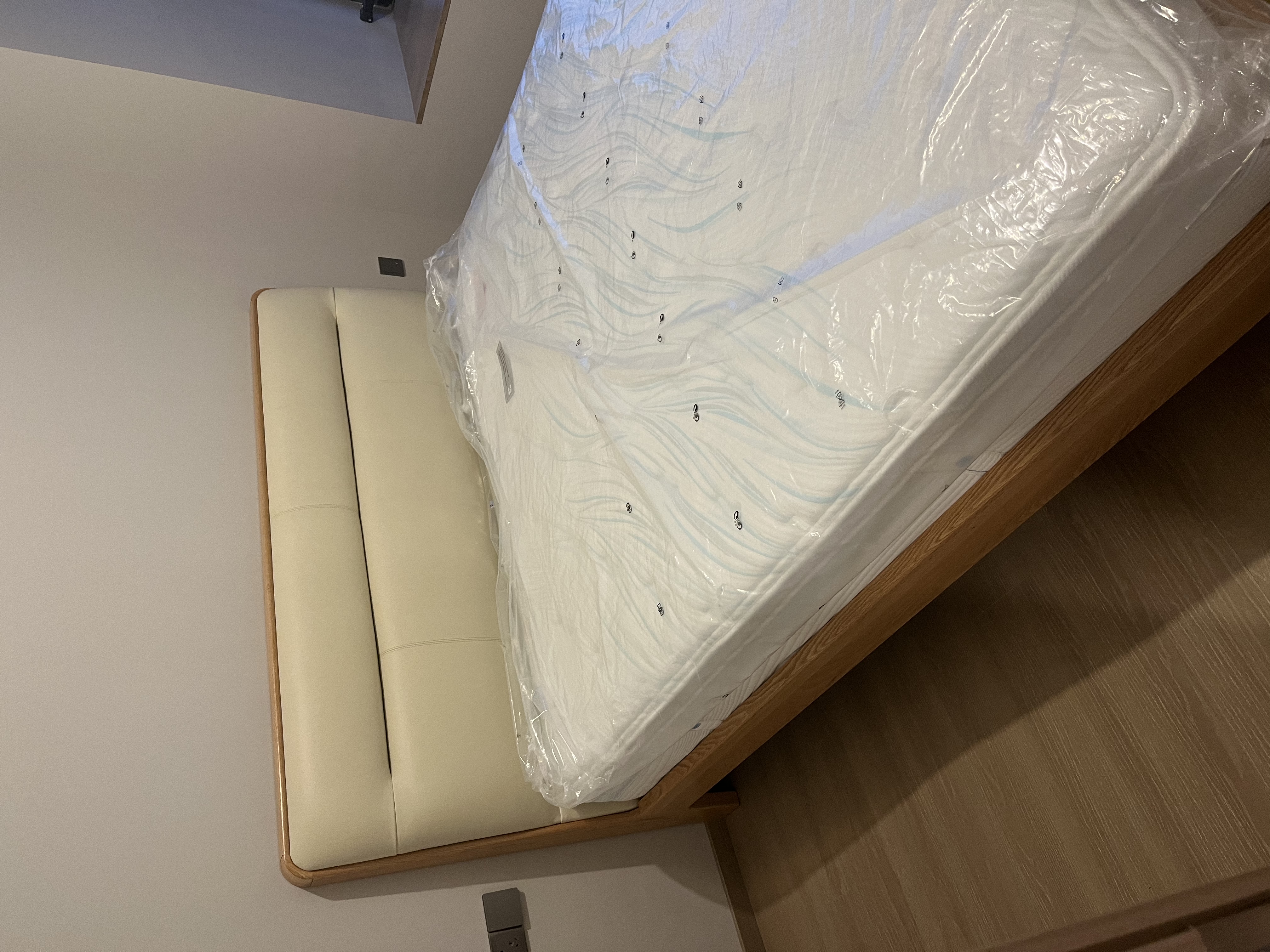 源氏木语精选实木软靠床现代简约高靠背主卧大气双人床北欧原木风小户型床 【7】橡木真皮椰奶白低铺软靠床1.8*2m不含垫 实拍图