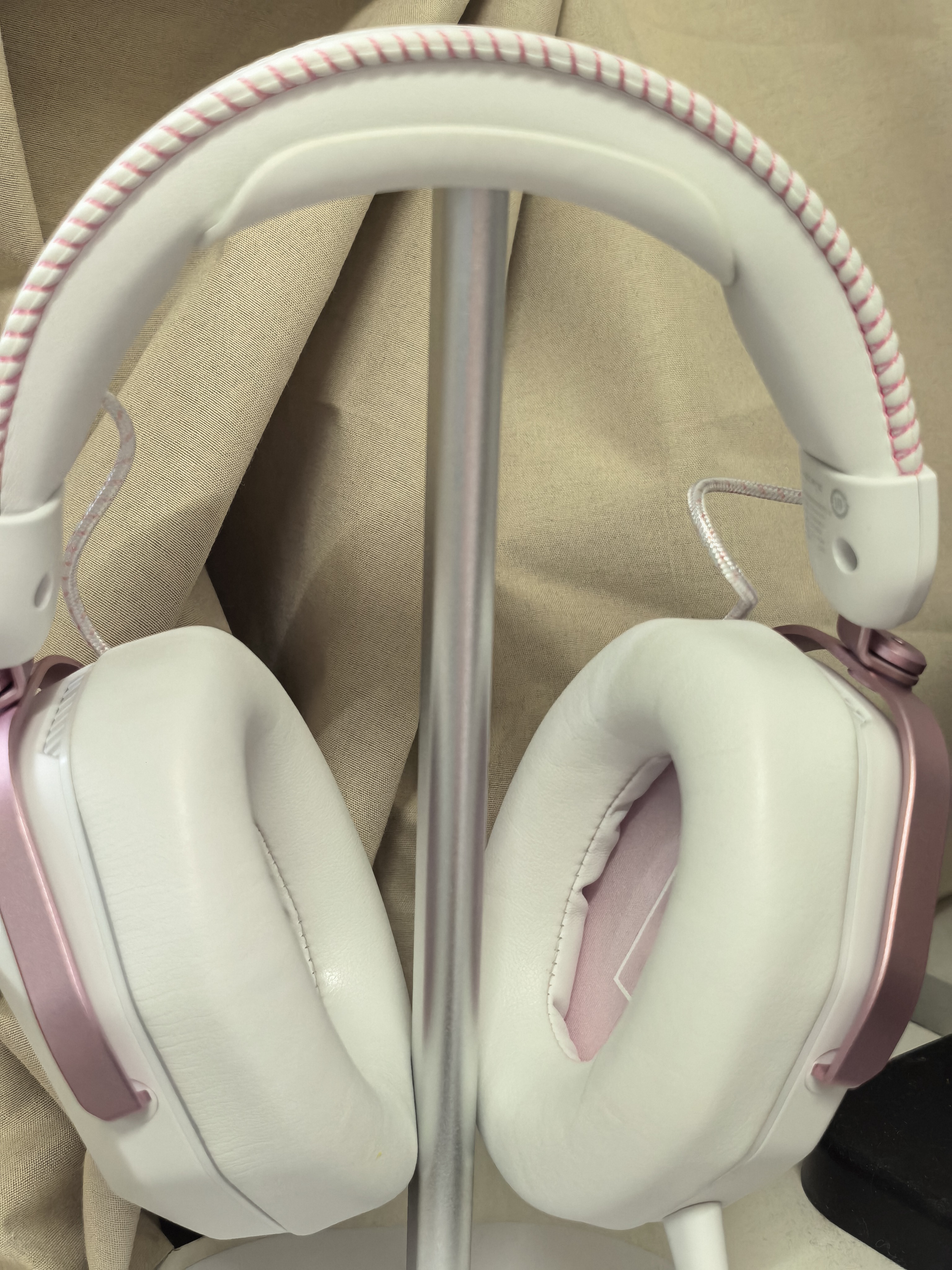 漫步者（EDIFIER）HECATE G5 MAX无线版 2.4G有线蓝牙四模THX音效头戴式无线耳机电竞游戏电脑专用三角洲FPS吃鸡粉色 实拍图