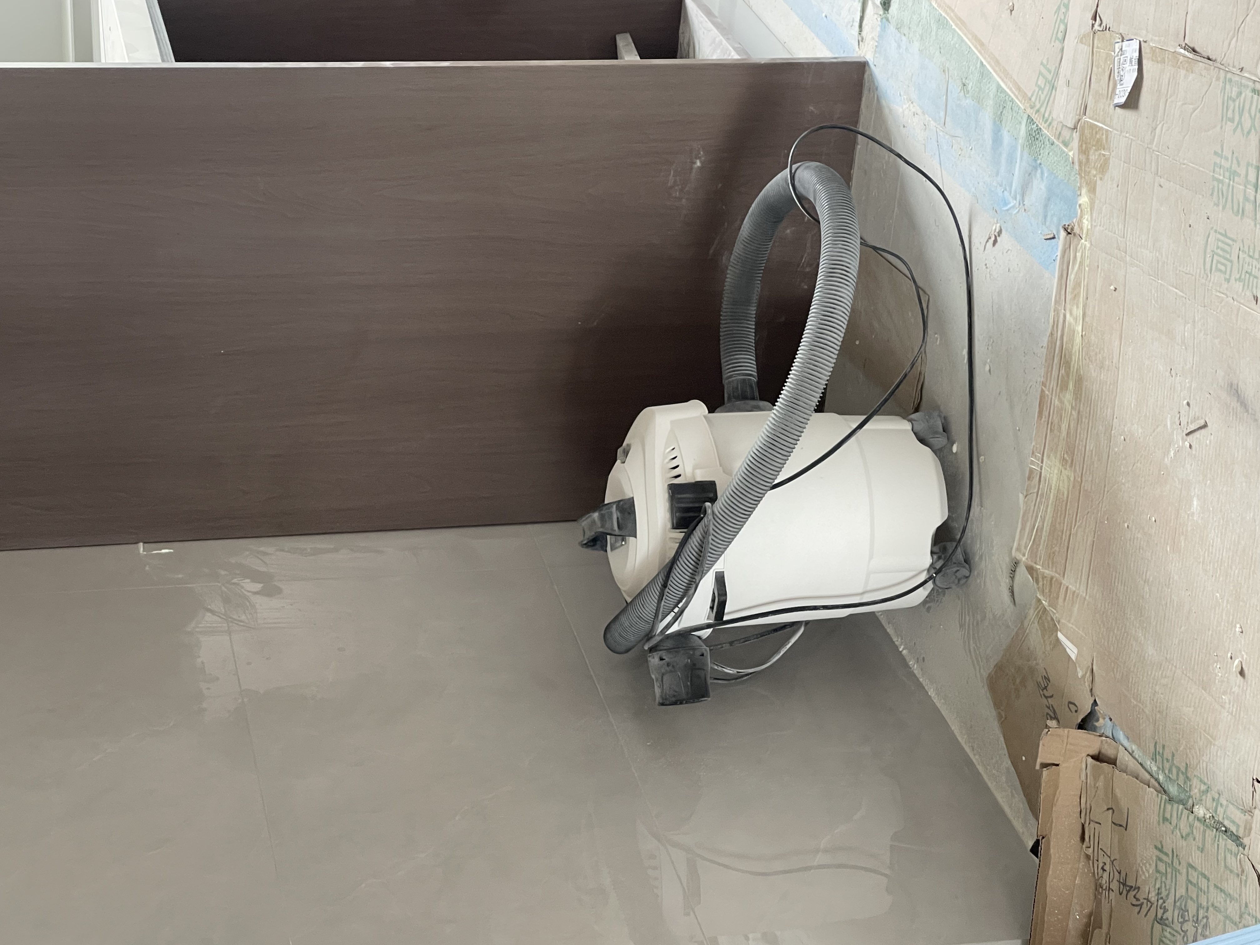 亿力吸尘器家用手持轻量超强大吸力 桌面床上地毯沙发干湿两用吹吸一体 小型除尘吸猫毛神器小白桶12L 实拍图