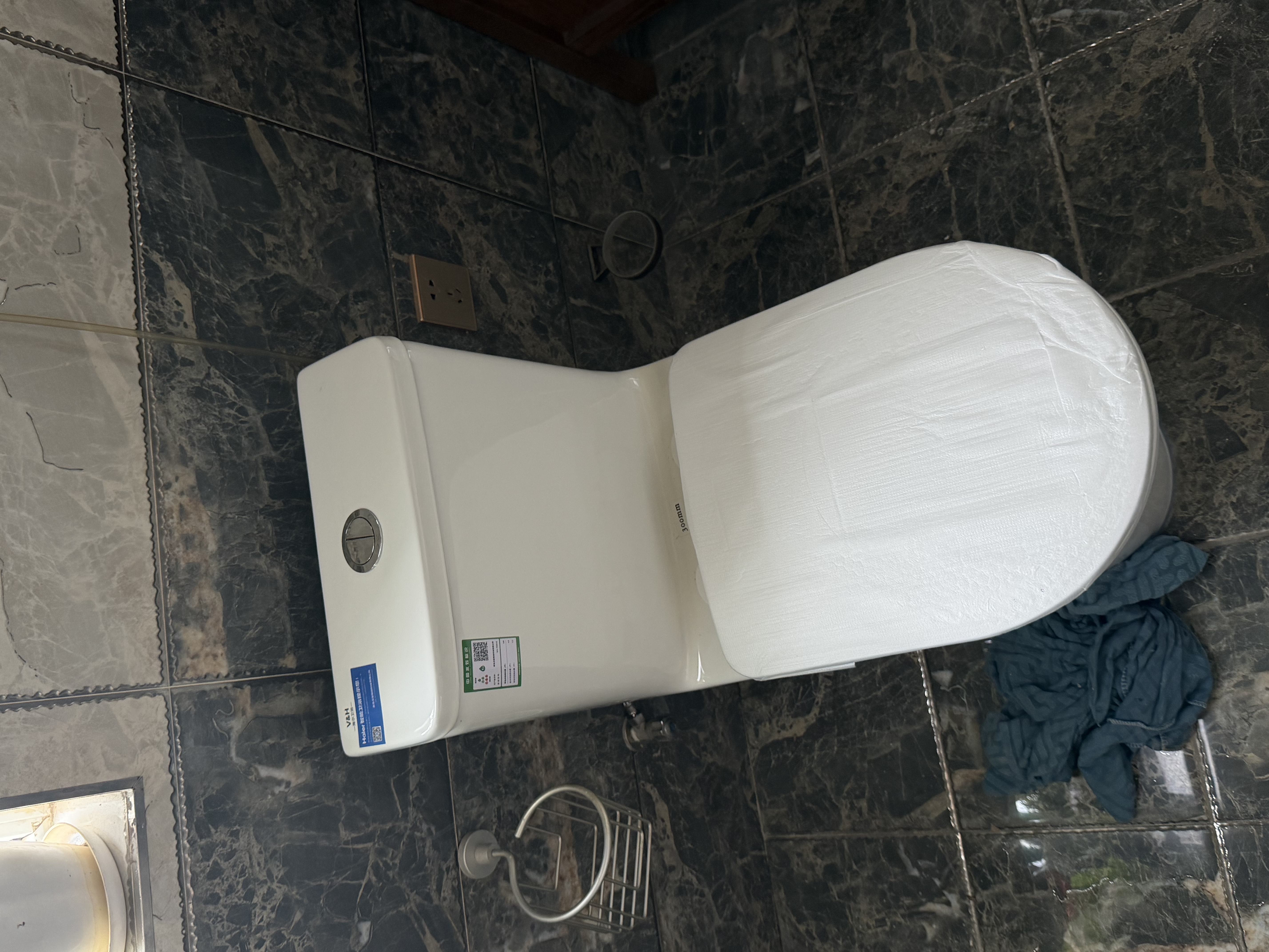 海尔（Haier）卫玺马桶家用一级水效大冲力虹吸式卫生间防臭节水大座圈坐便器 【一级水效+无棱内壁+双漩冲水】TD01 300/400 坑距下单备注 实拍图
