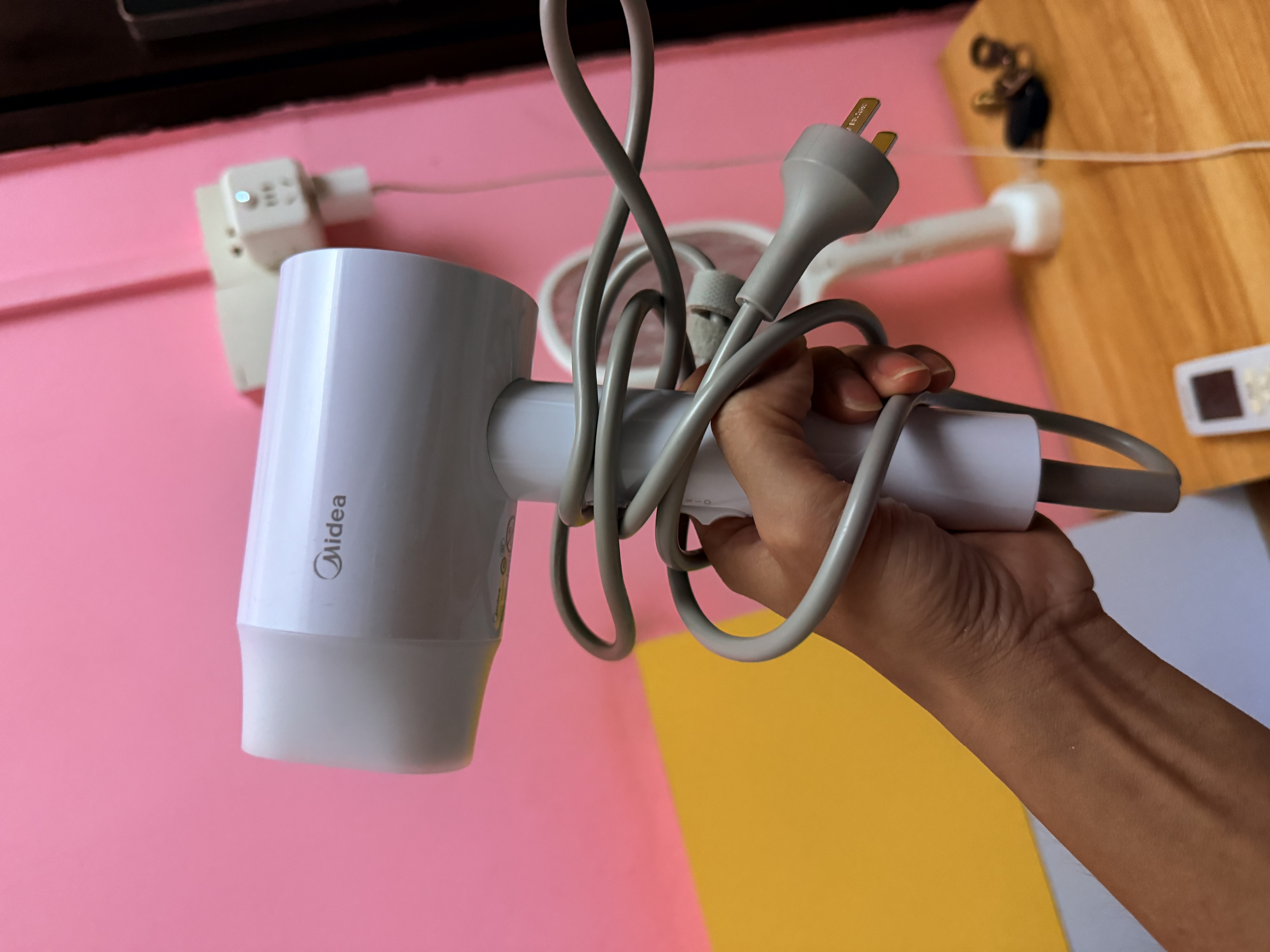 美的（Midea）1亿负离子电吹风 大功率快干不伤发吹风机 家用负离子护发吹风筒 FJ208白1800W 节日礼物 实拍图