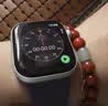 Apple/苹果 Watch S11 智能手表GPS+蜂窝款42毫米银色铝金属表壳雾紫色运动型表带S/M MF9G4CH/B 实拍图