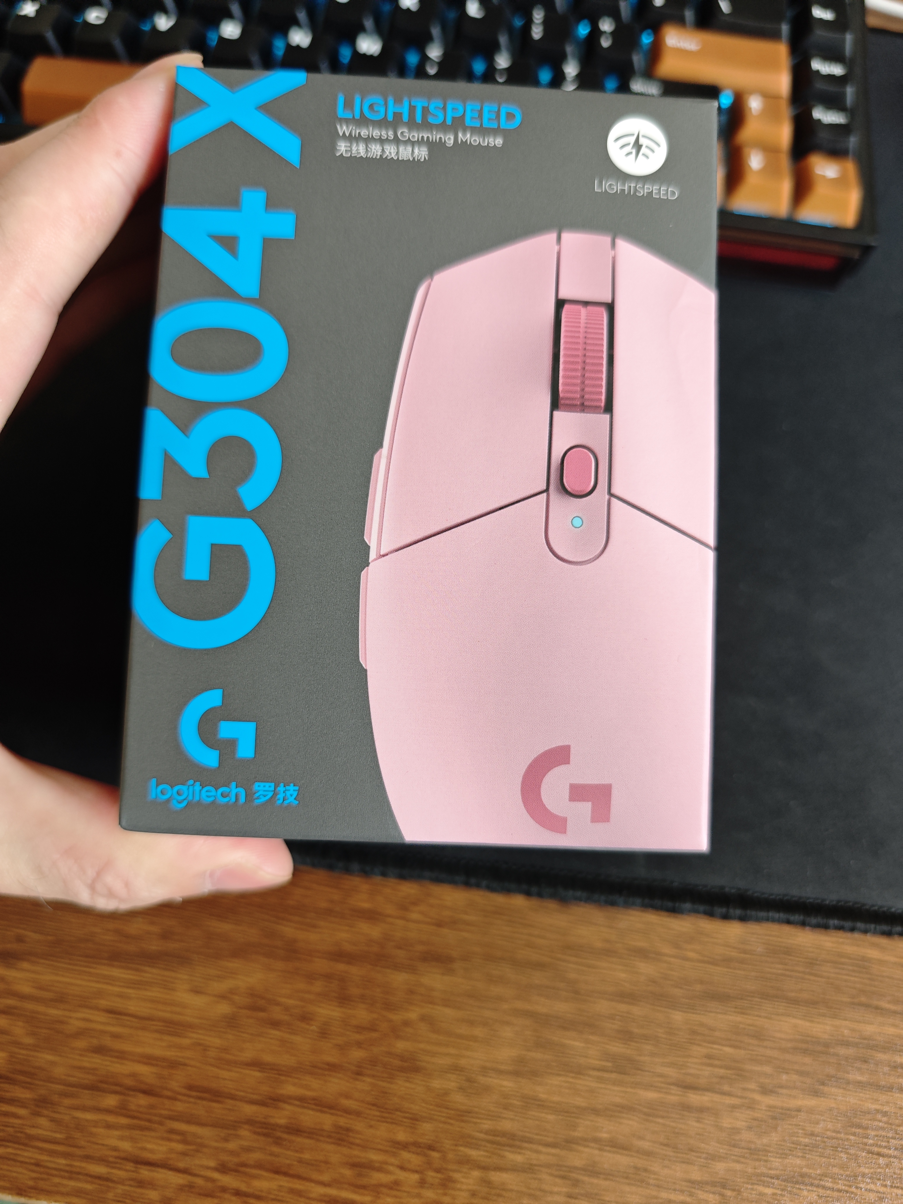 罗技（G）G304X 秒鲨-粉色 无线鼠标 轻量化游戏鼠标 三角洲FPS无畏契约打瓦必备 实拍图